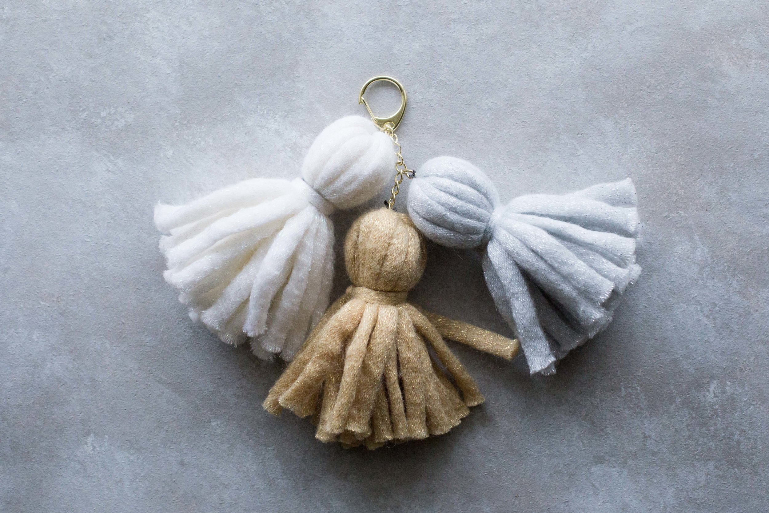 Easy DIY Chunky Handbag Tassels | How to make the perfect tassels to hang from your favorite handbag. Quick, simple, and so cute! 