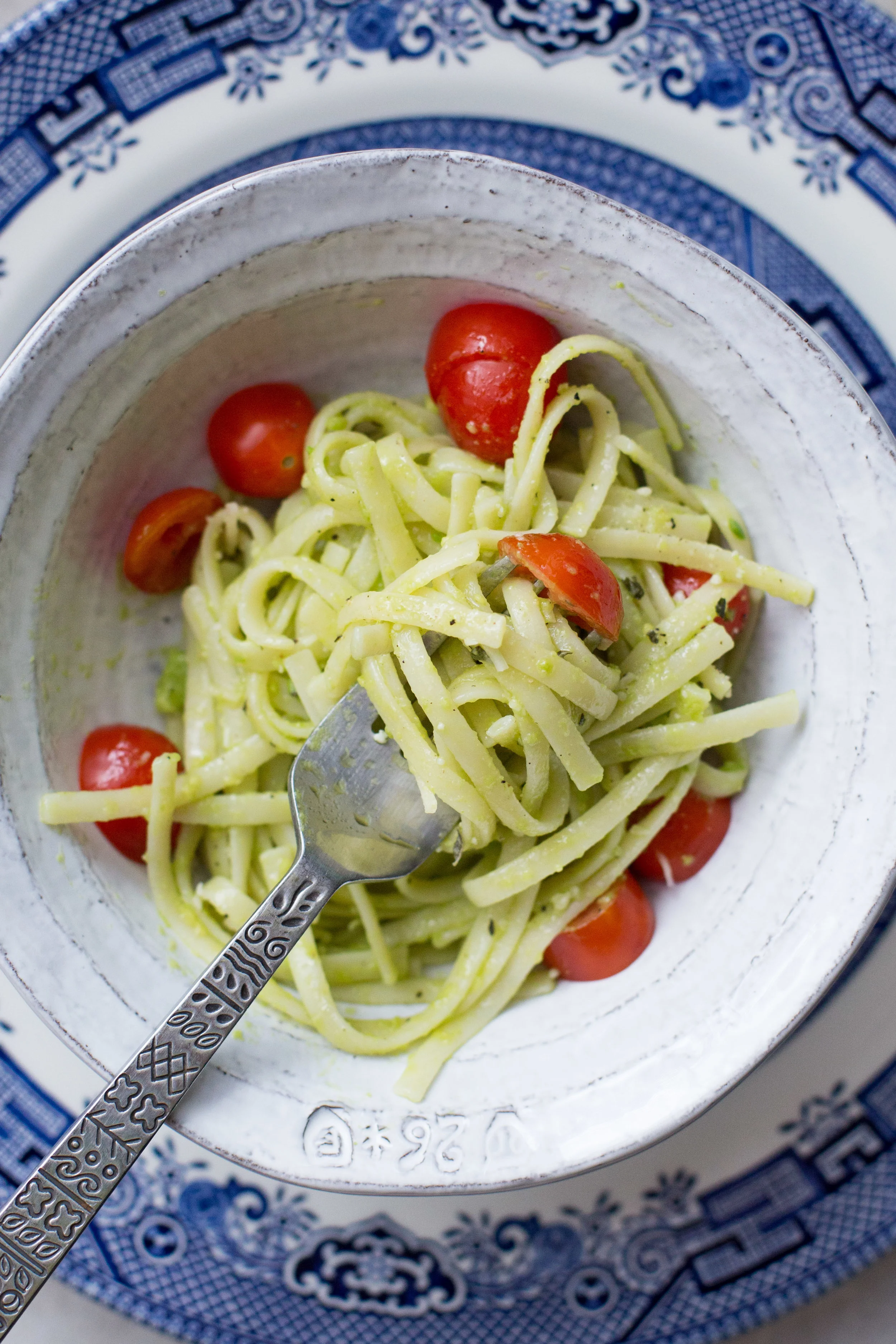 Creamy Avocado and Lemon Pasta