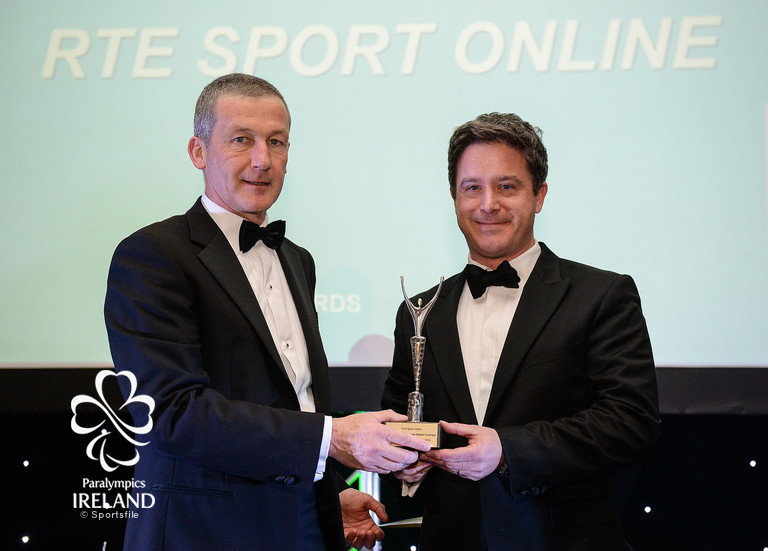  onathan Mullin, right, of RTÉ Sport Online, accepts the award for Best Paralympic Games Digital Coverage, from Cecil Ryan, OCS Europe, at the OCS Irish Paralympic Awards   