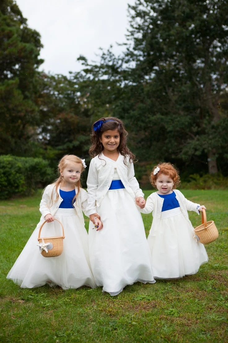 a5a1eff8fbb0f08bc866ee19fa465941--bridesmaid-ideas-wedding-bridesmaids.jpg