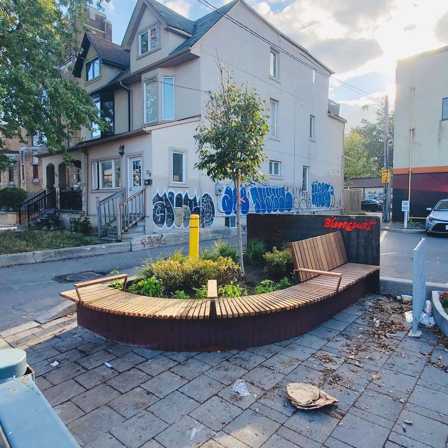 Fine metal and woodwork bring some durable seating, planters and signage to @bloorcourt parkettes. Thank you @flow_fabrication and @cslgroup More to come! #fruitmarket #cortensteel #torontostreetscape