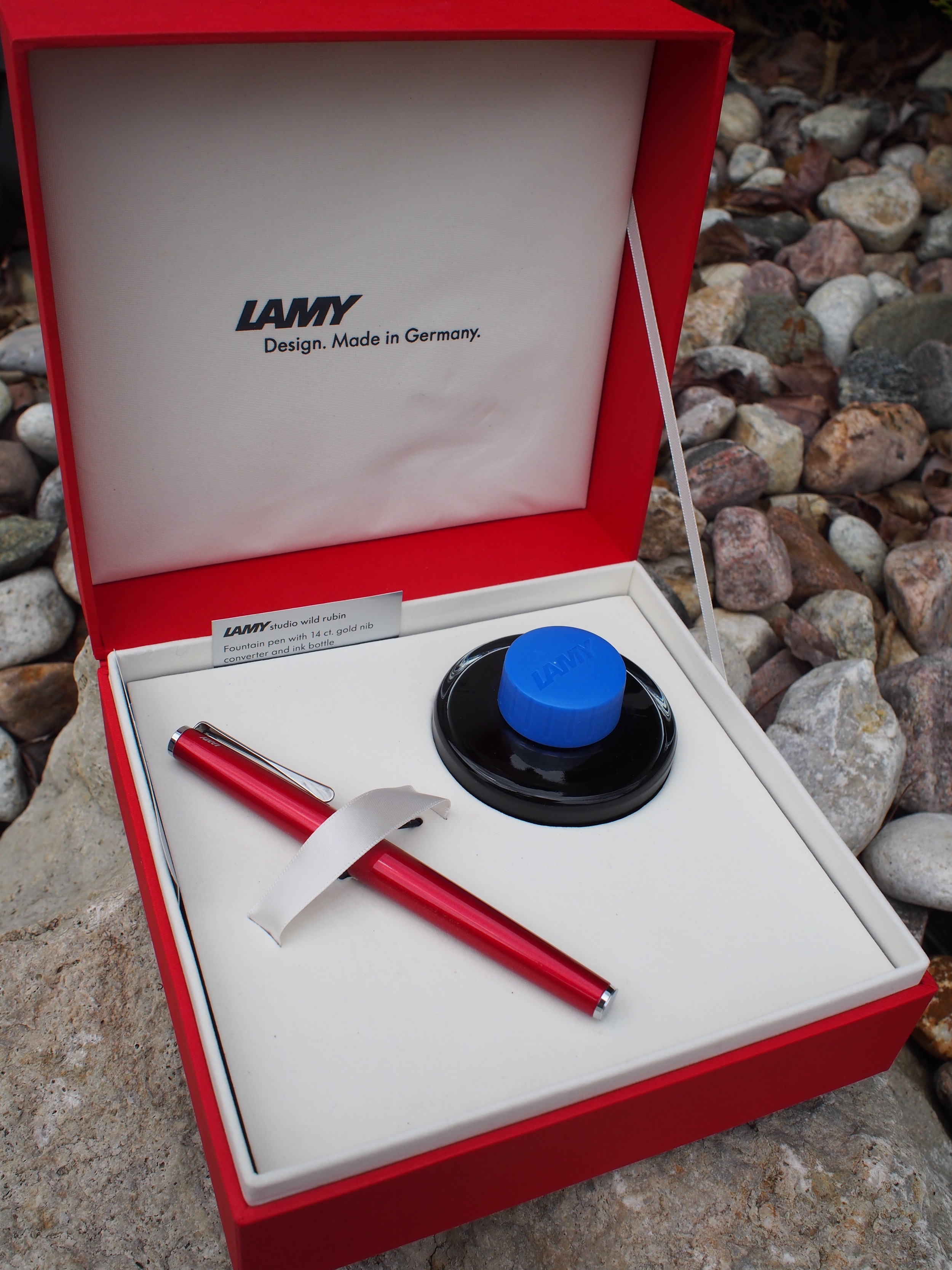 Pen Review: Lamy Studio Wild Rubin 14k (Special Edition) — Pendora's Box
