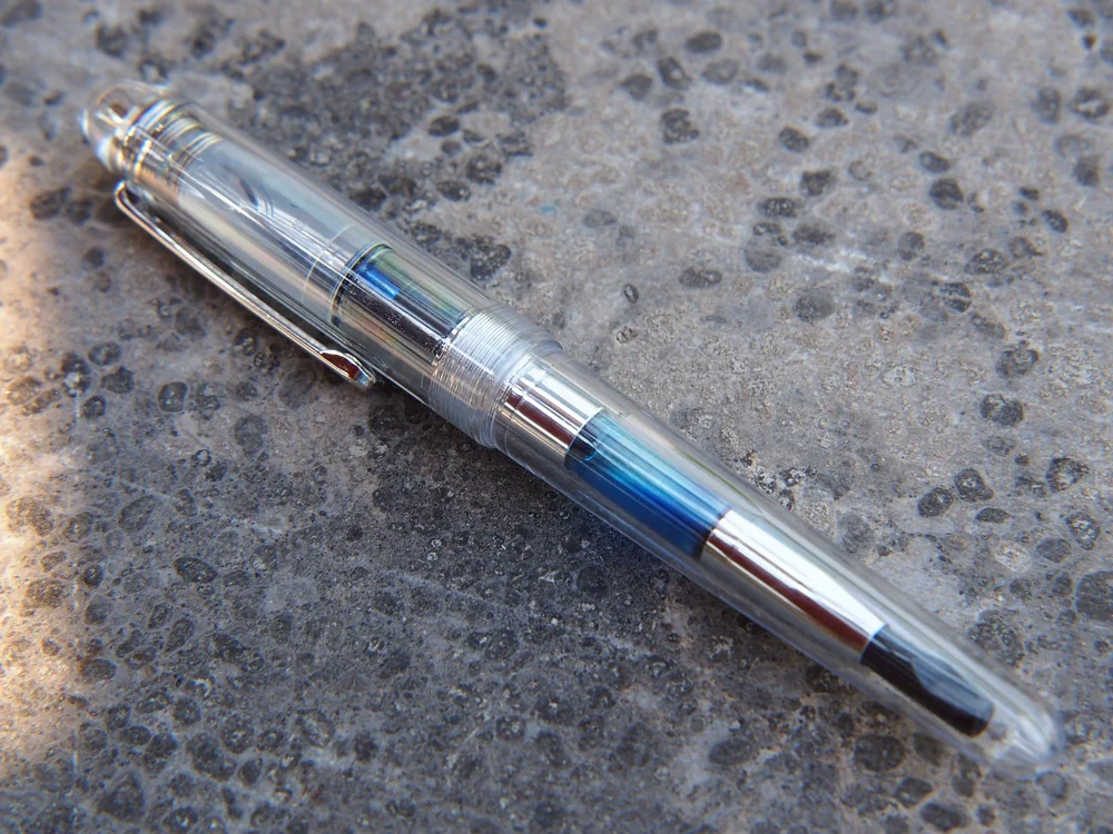 Pen Review Head To Head Comparison Of Platinum 3776 Century Sai And Platinum Cool Crystal Rose Pendora S Box