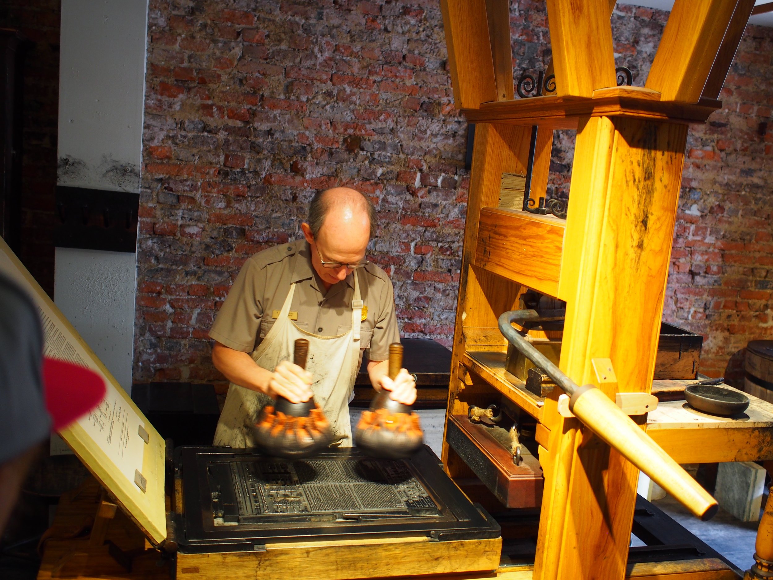 Tamping the typeset with ink