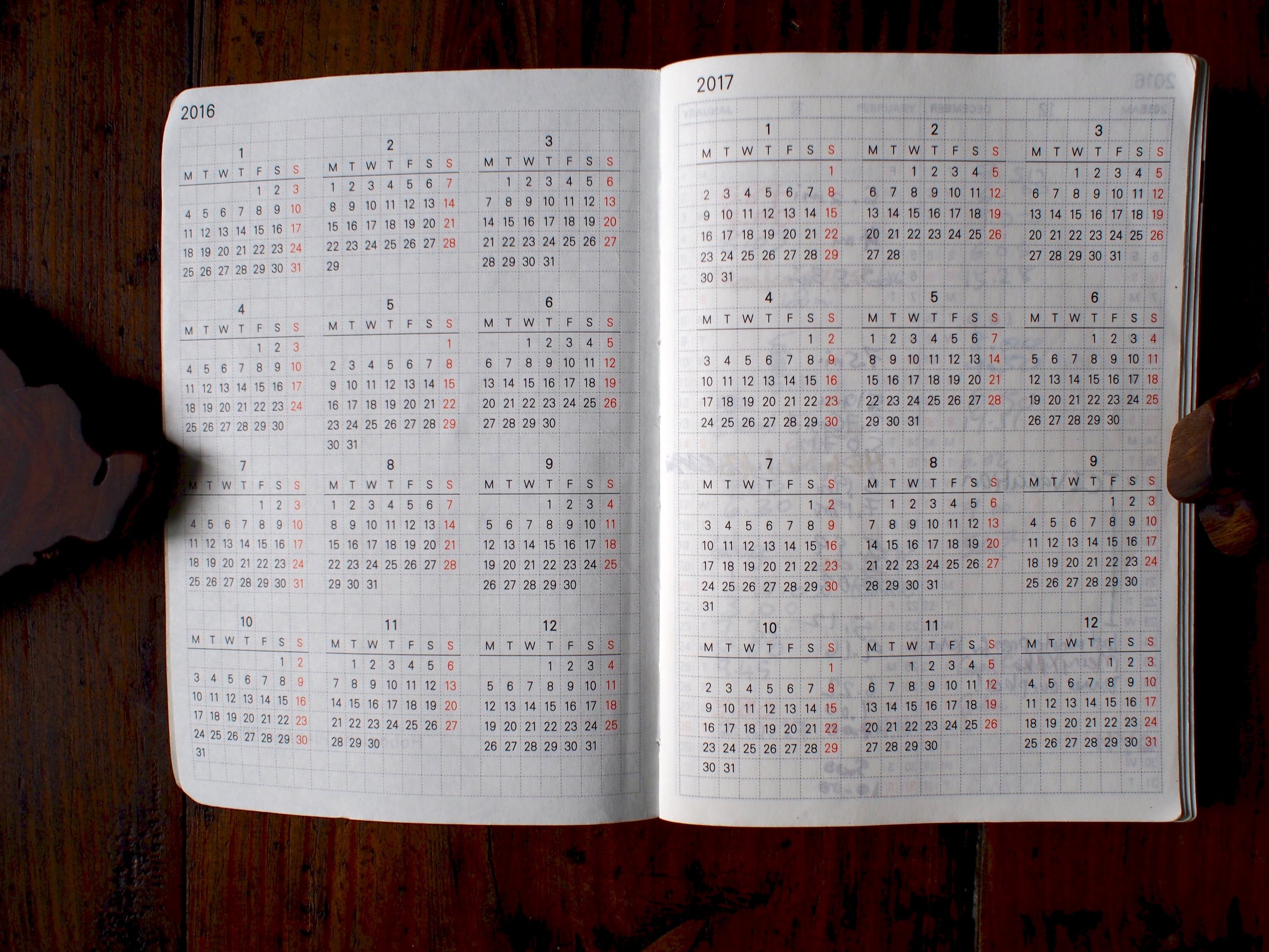 Yearly calendar pages