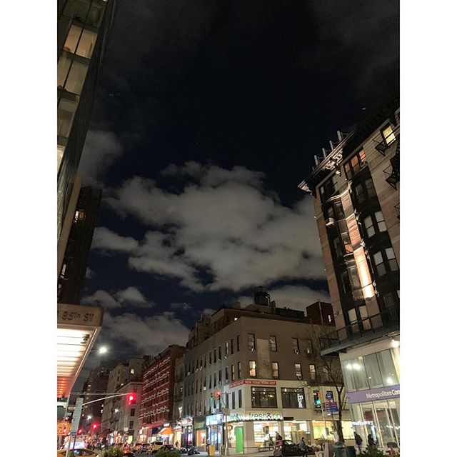 ☁️ 🌃 Don&rsquo;t forget to stop and see

#citysky #clouds #nyc #uppereastside #gratitude #stopandsmelltheroses