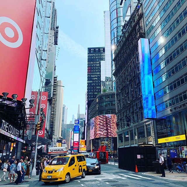 This morning I had to run an errand, that happened to be in what some people call &ldquo;the armpit&rdquo; of #NYC - Times Square. Normally I would dread having to trudge through the crowds with bright billboards screaming in my face. However, I deci