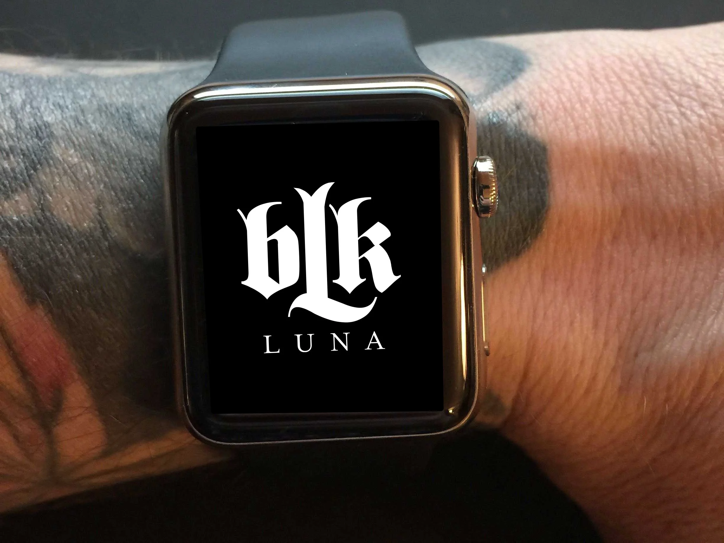 Blk_Luna_iwatch.jpg