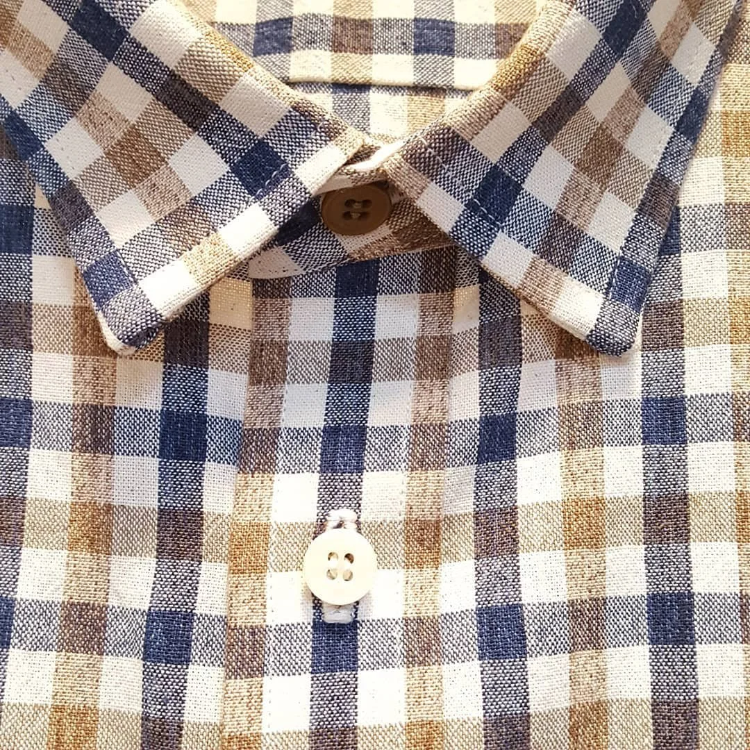The contrasting brown button at the neck is a small style detail from this recent custom short-sleeve shirt. We keep white, black, and brown corozo buttons in stock, in multiple sizes and shapes. While corozo buttons are more expensive and harder to 