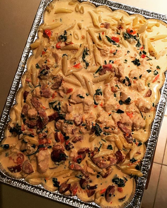 Loaded 5 Cheese Cajun Pasta W/ Shrimp , Chicken , Louisiana Andouille Smoked Sausage $75 Large Pans (12-15 servings) Laissez Les Bon Temp Rouler Houston!!!! Log on to our website @narisflavor.com  #Everythingwetouchisfiyah