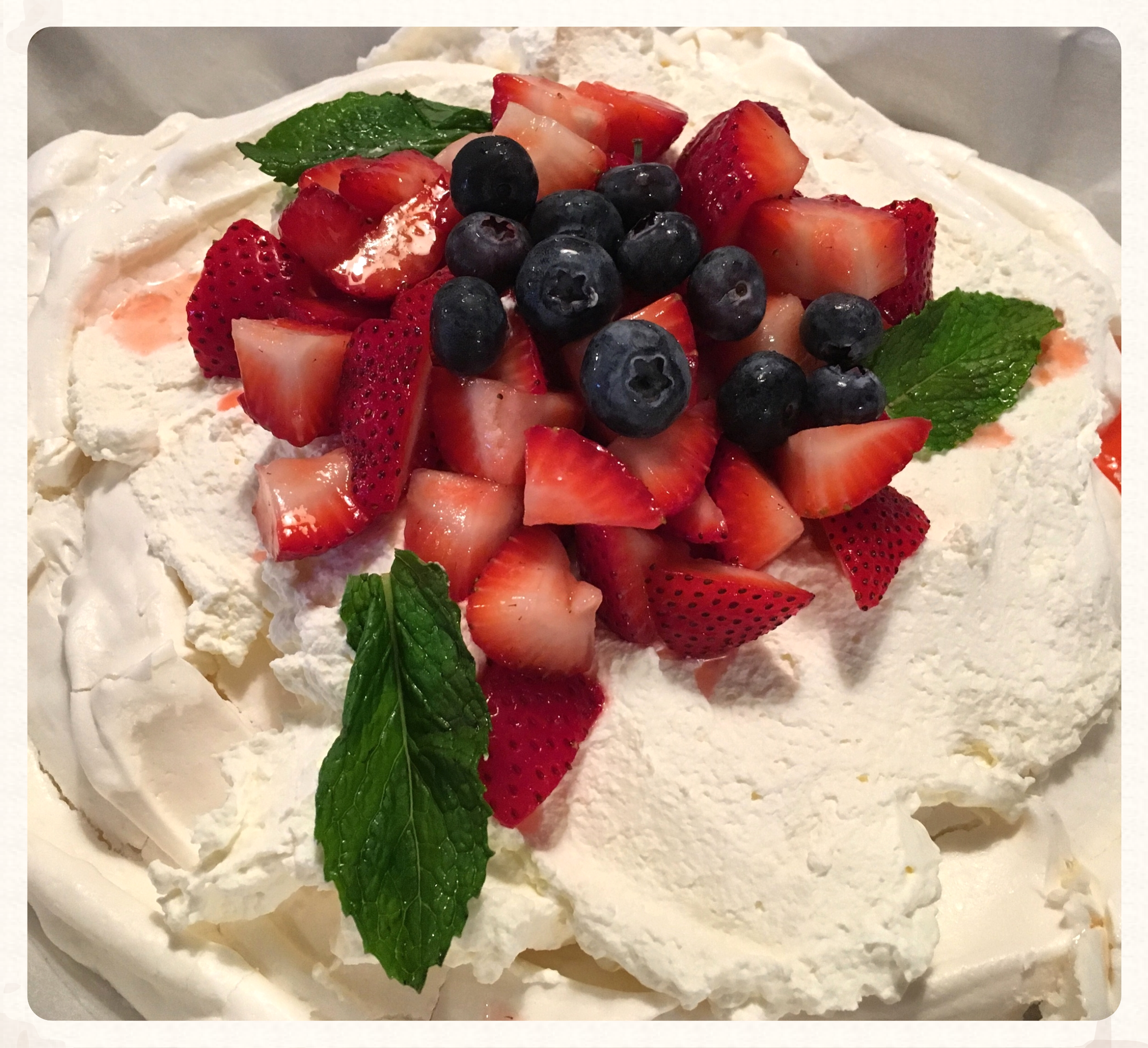 MIXED BERRY PAVLOVA