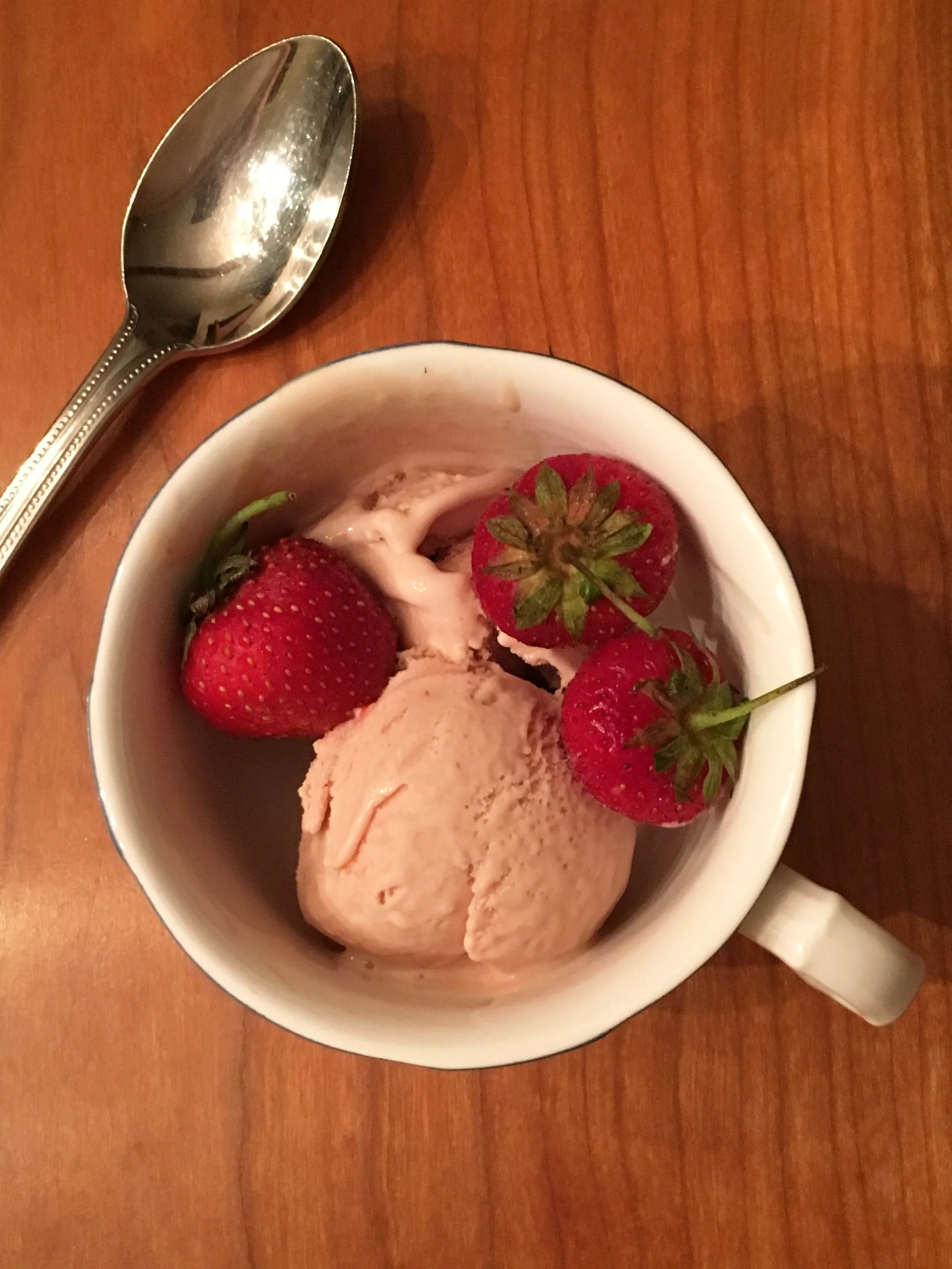 BALSAMIC ROASTED STRAWBERRY MASCARPONE ICE CREAM