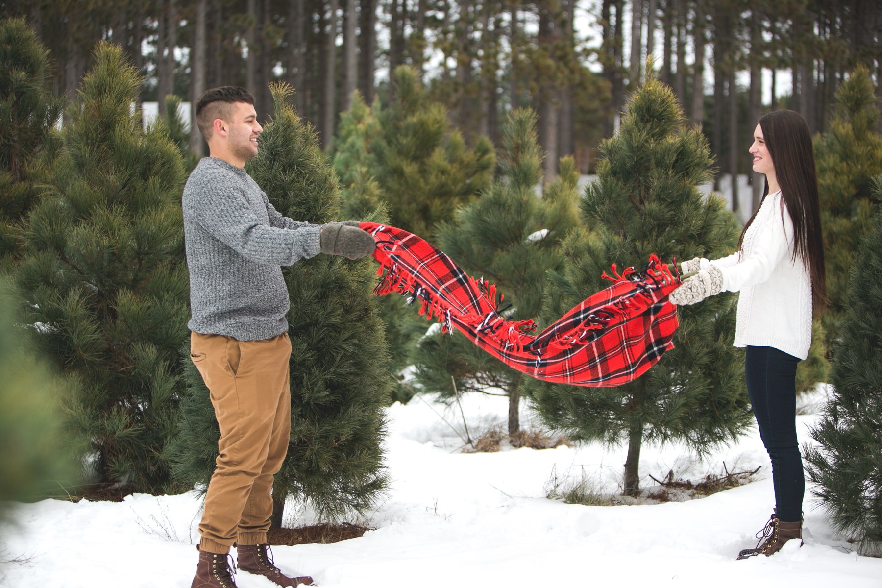 Emma + Kyler - Cozy Intimate Winter Engagements