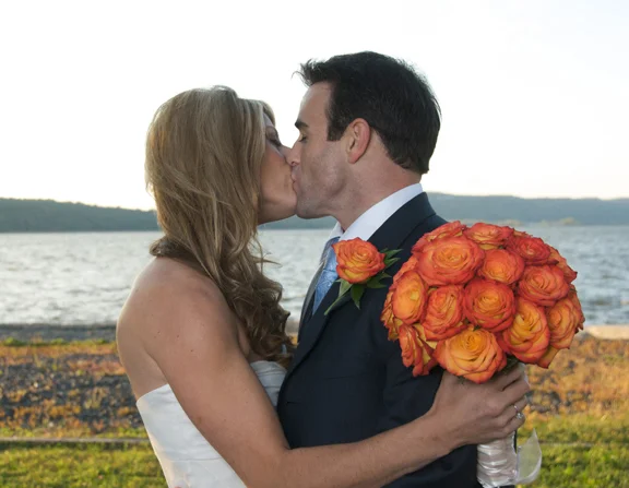 Kelli, Gerard kiss.jpg