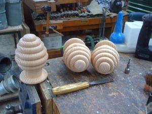 Knopjes van grenenhout. Heerlijk hout om te draaien.