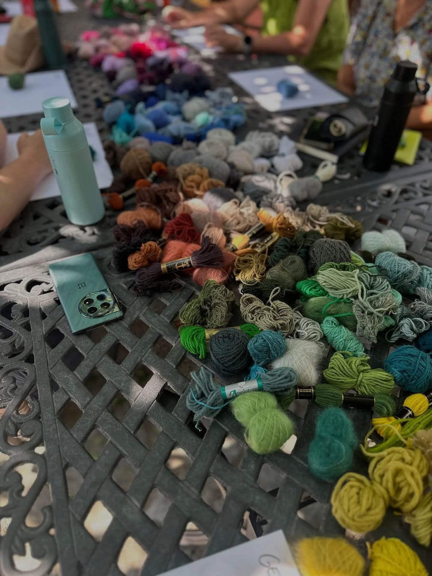From Pisa to Posara, so lovely to be back at the wonderful @watermillatposara today for my week long retreat on all things colour and yarn 🎨 🧶 kicked things off with some collaborative colour palettes which turned out to be such a fun exercise for 