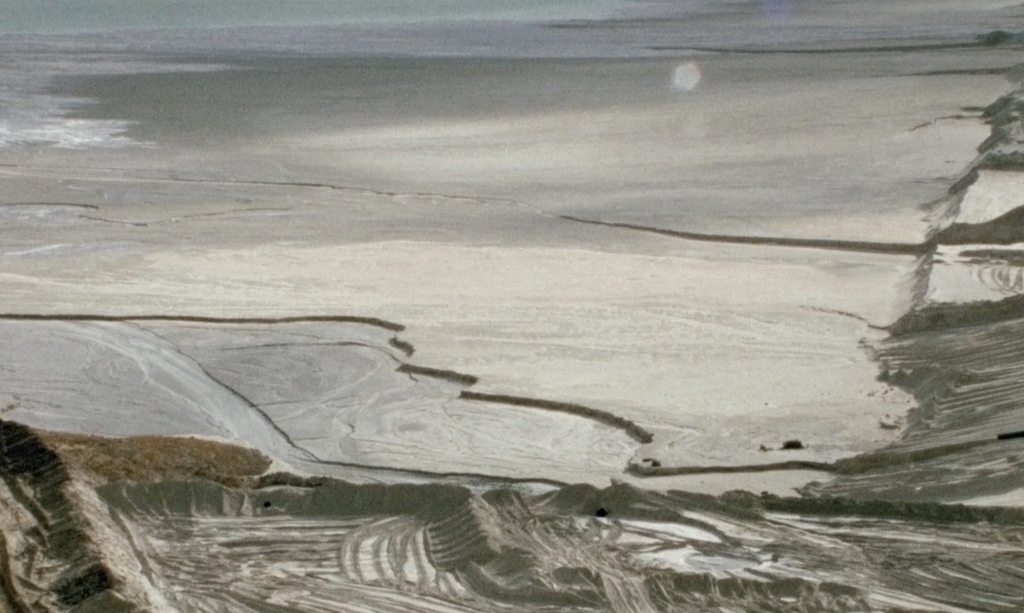 adarkshape_filmstill_01.jpg