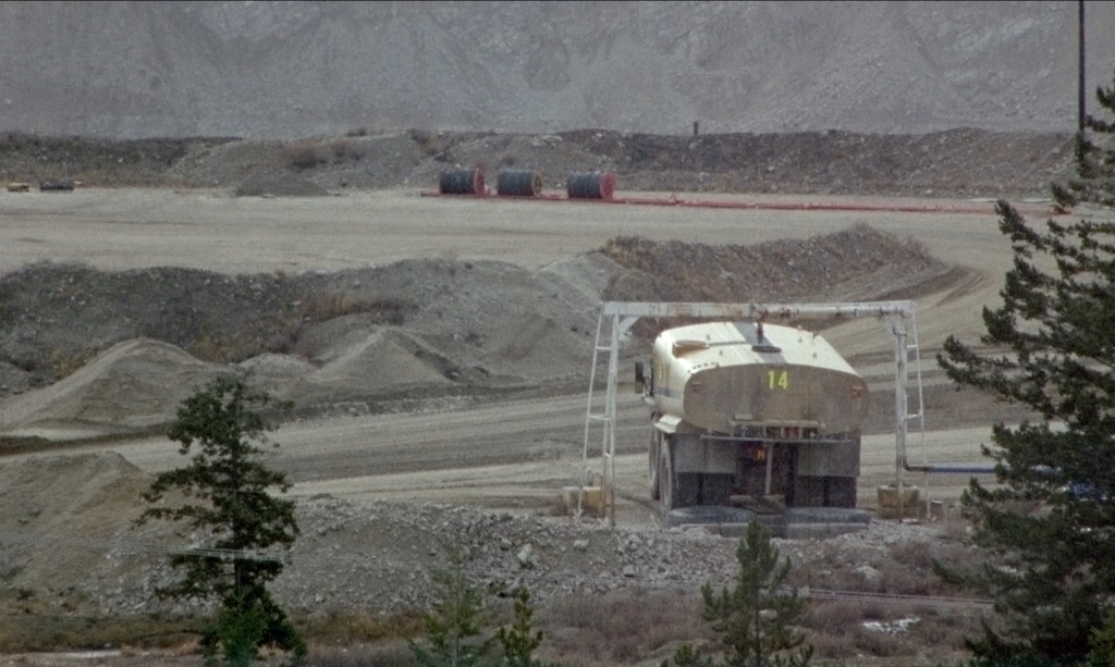 adarkshape_filmstill_07.jpg