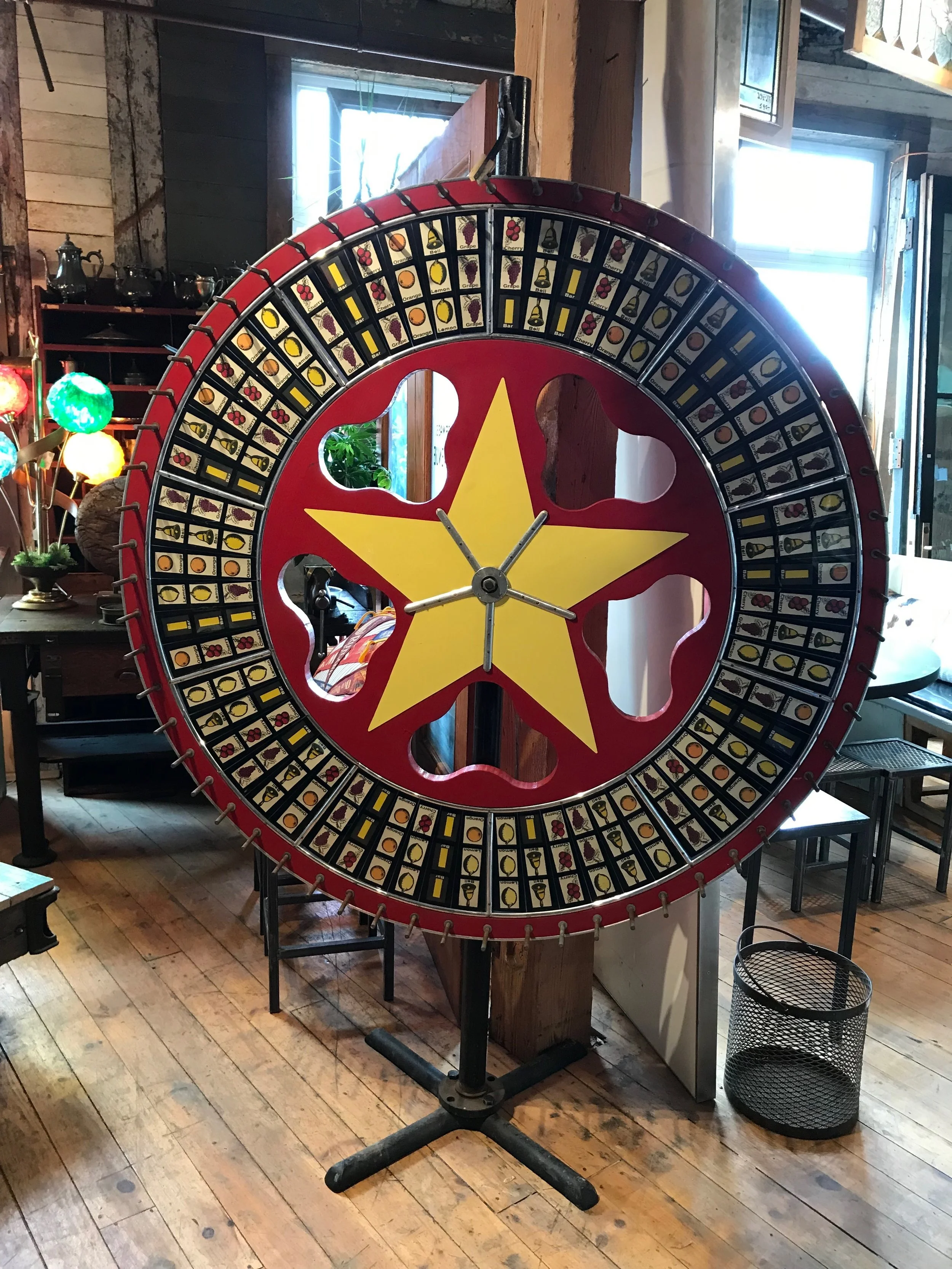 ++SOLD!++ Large vintage game wheel