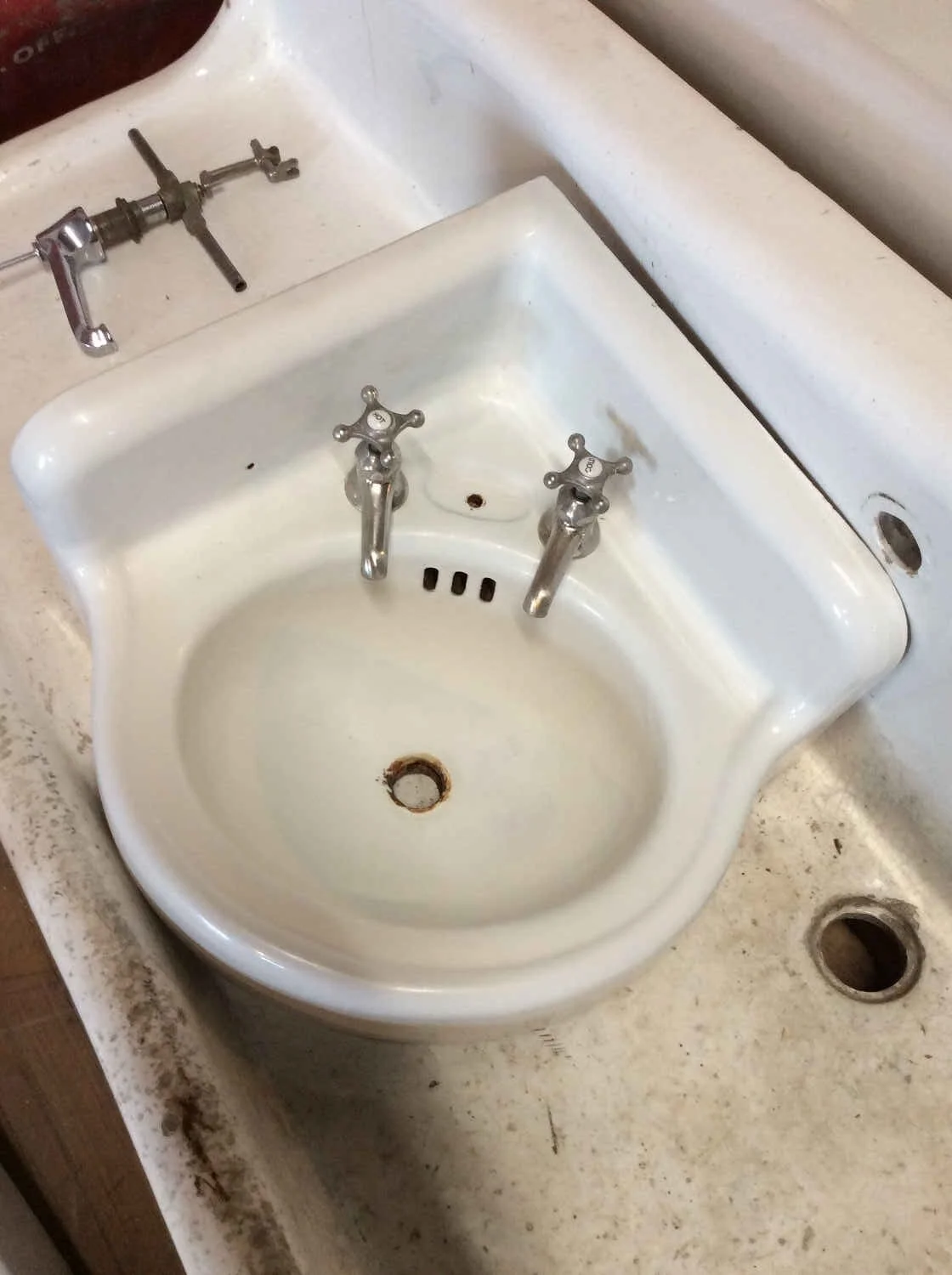 Porcelain Enamel Over Cast Iron Corner Sink