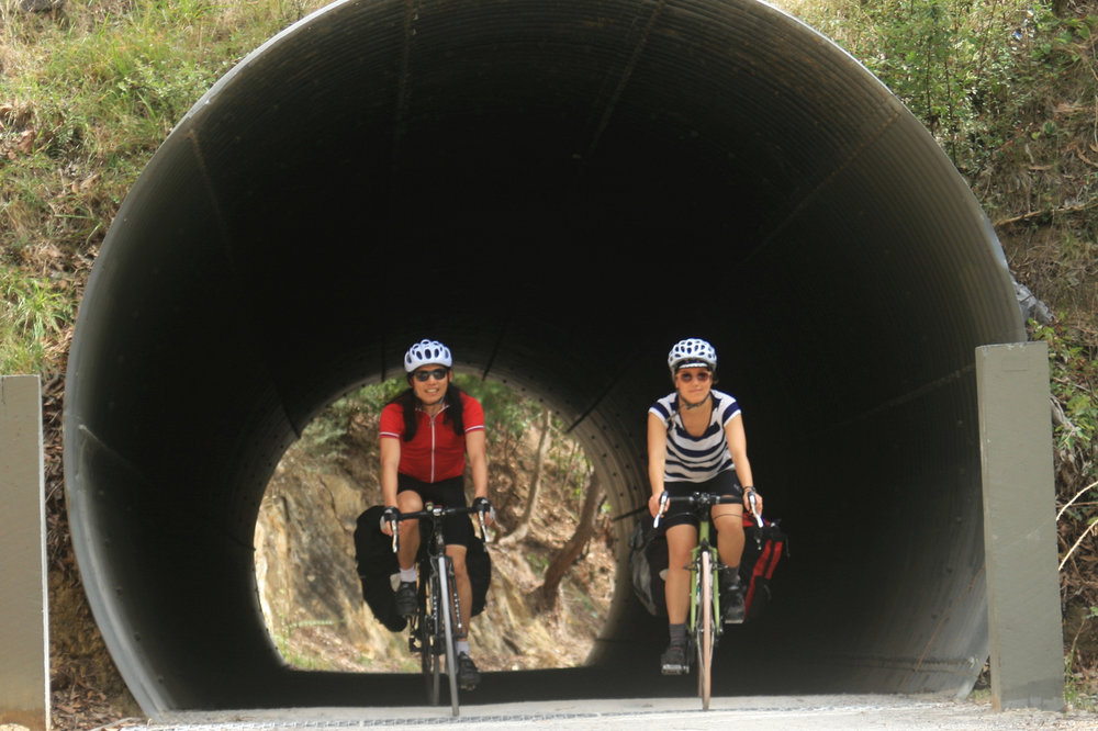 lilydale warburton rail trail tunnel cycle touring