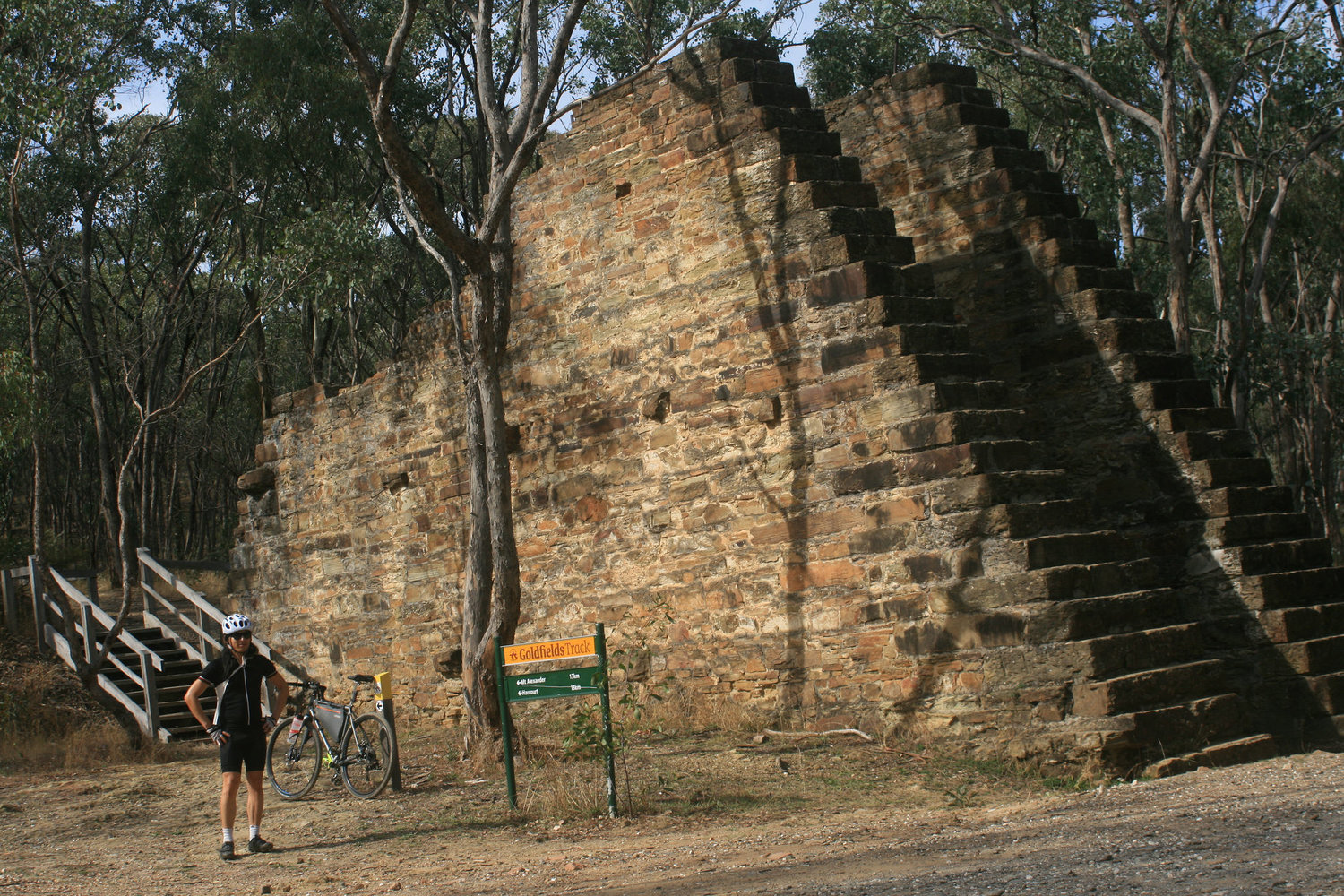 goldfields track castlemaine ruins cycling