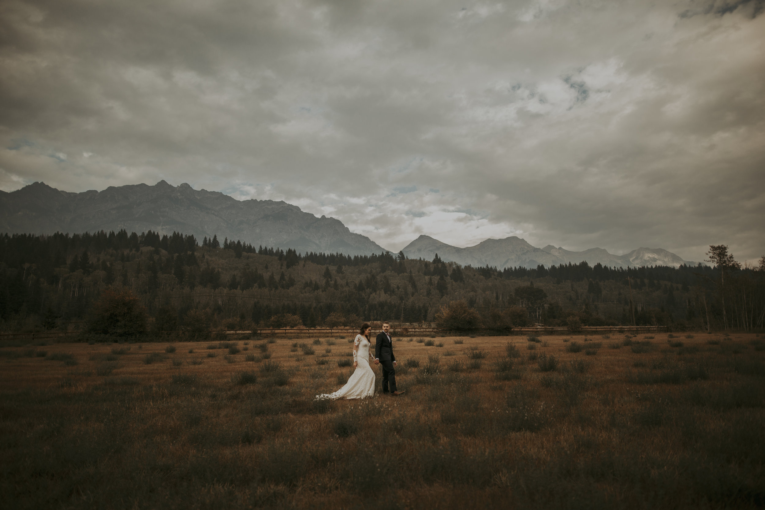 Banff Elopement Photography, Best Banff Photographers, Lake Louise Wedding Photography, Romantic Intimate Wedding Photos, Destination Wedding Photographers