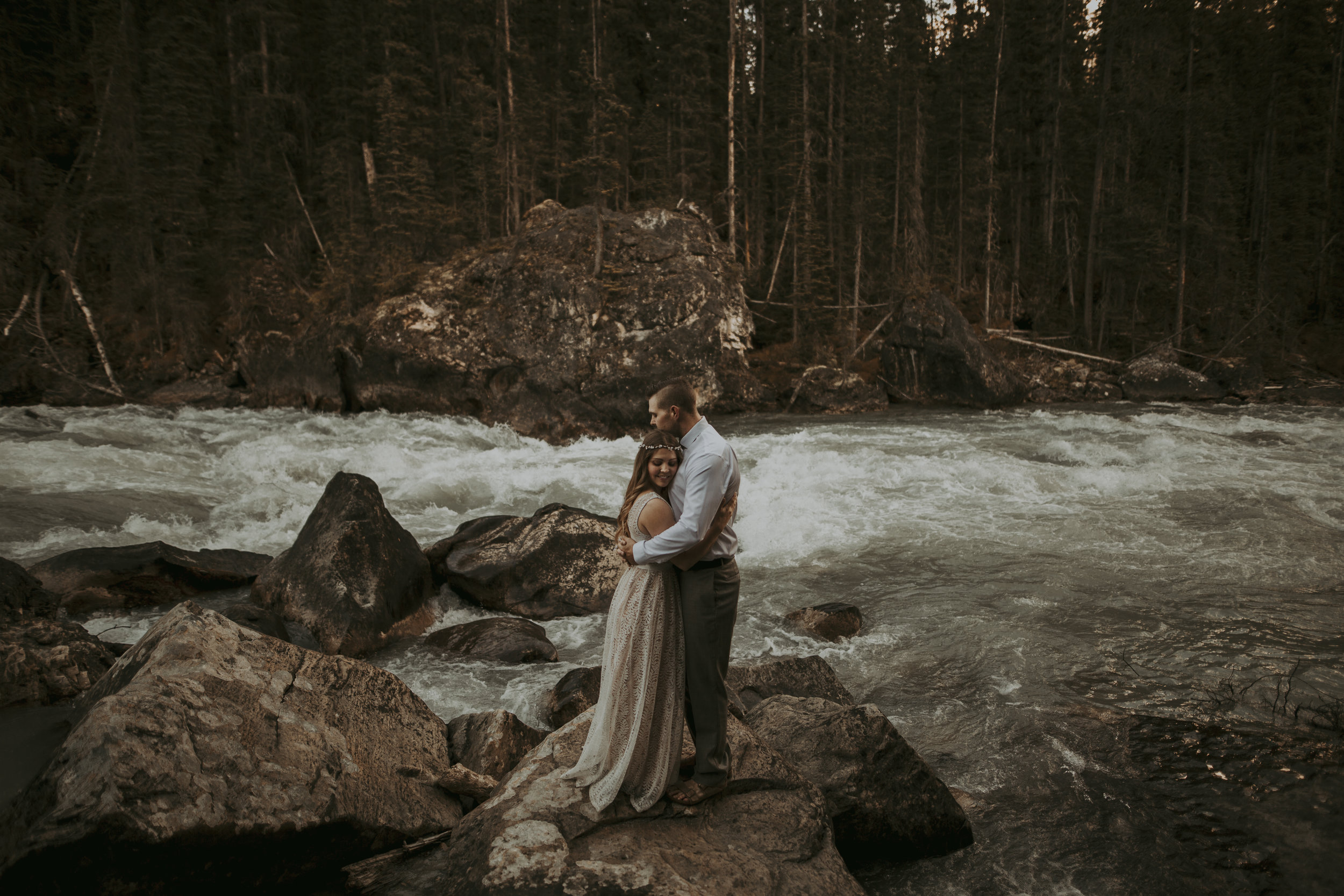 Banff Elopement Photography, Best Banff Photographers, Lake Louise Wedding Photography, Romantic Intimate Wedding Photos, Destination Wedding Photographers