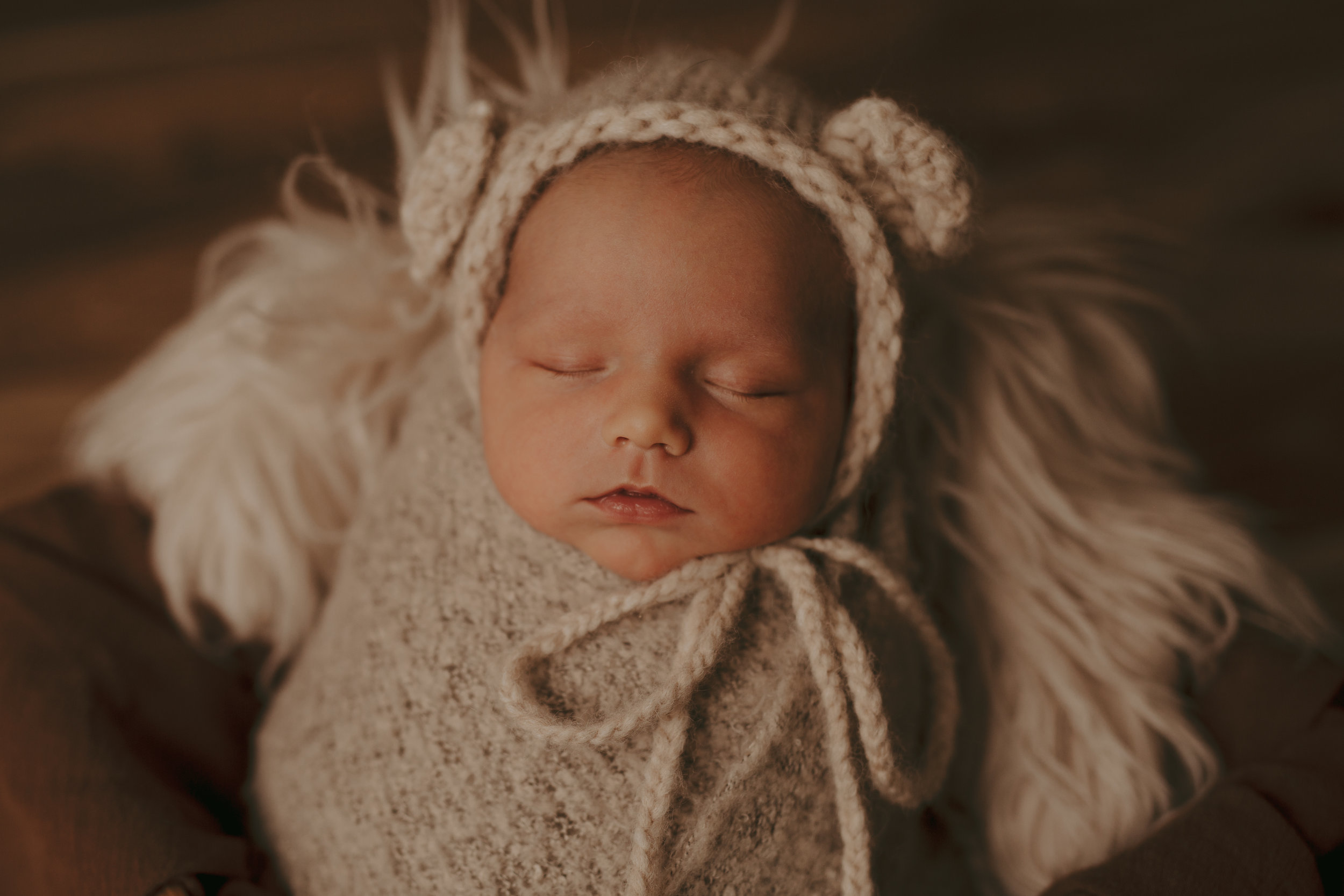 Cochrane Newborn Photographer-4.jpg
