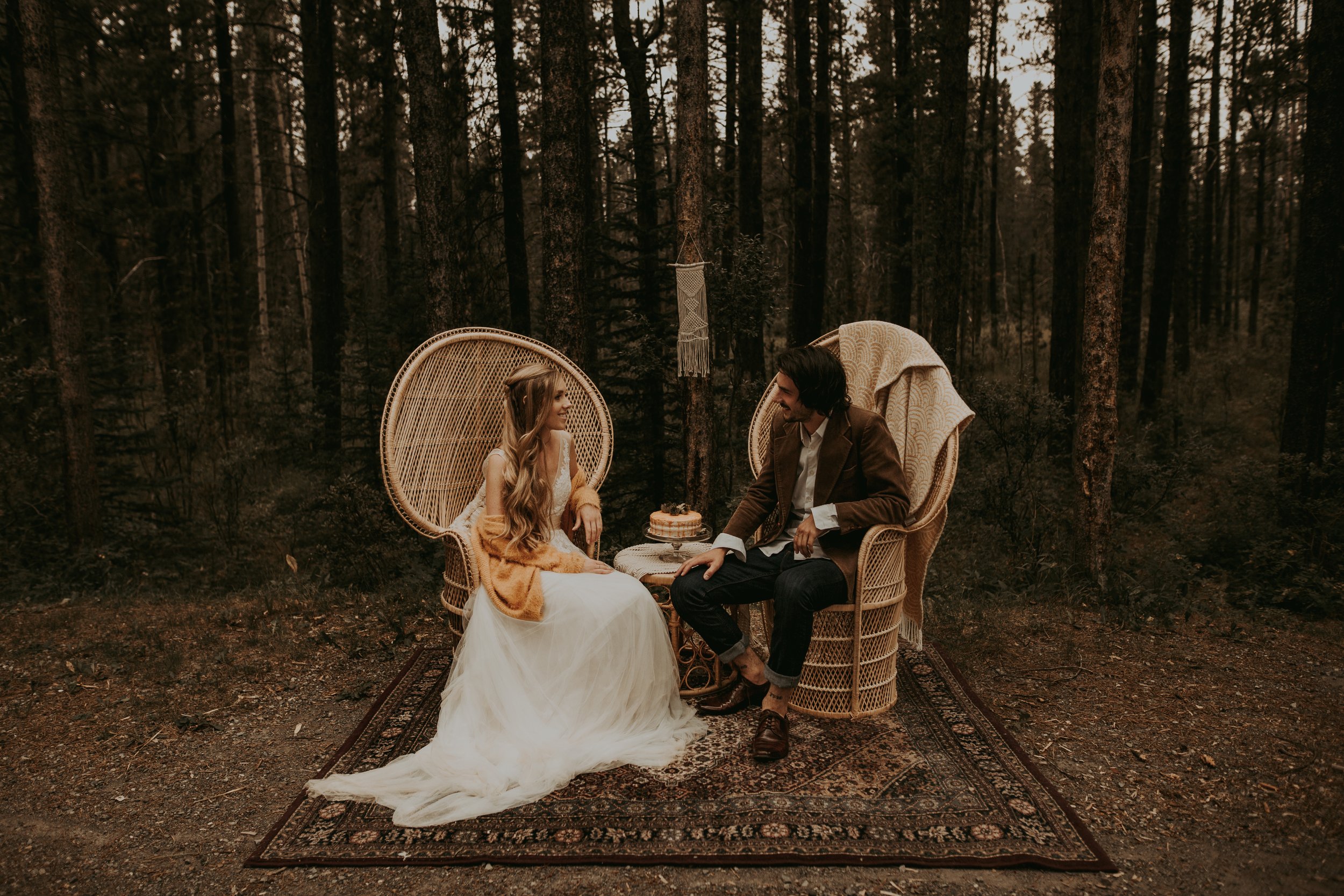   #banffelopement #banffphotographer #banffelopementphotographer #banffproposal #bohoweddinginspiration #banffceremonylocation #outdoormountianweddinglocation  