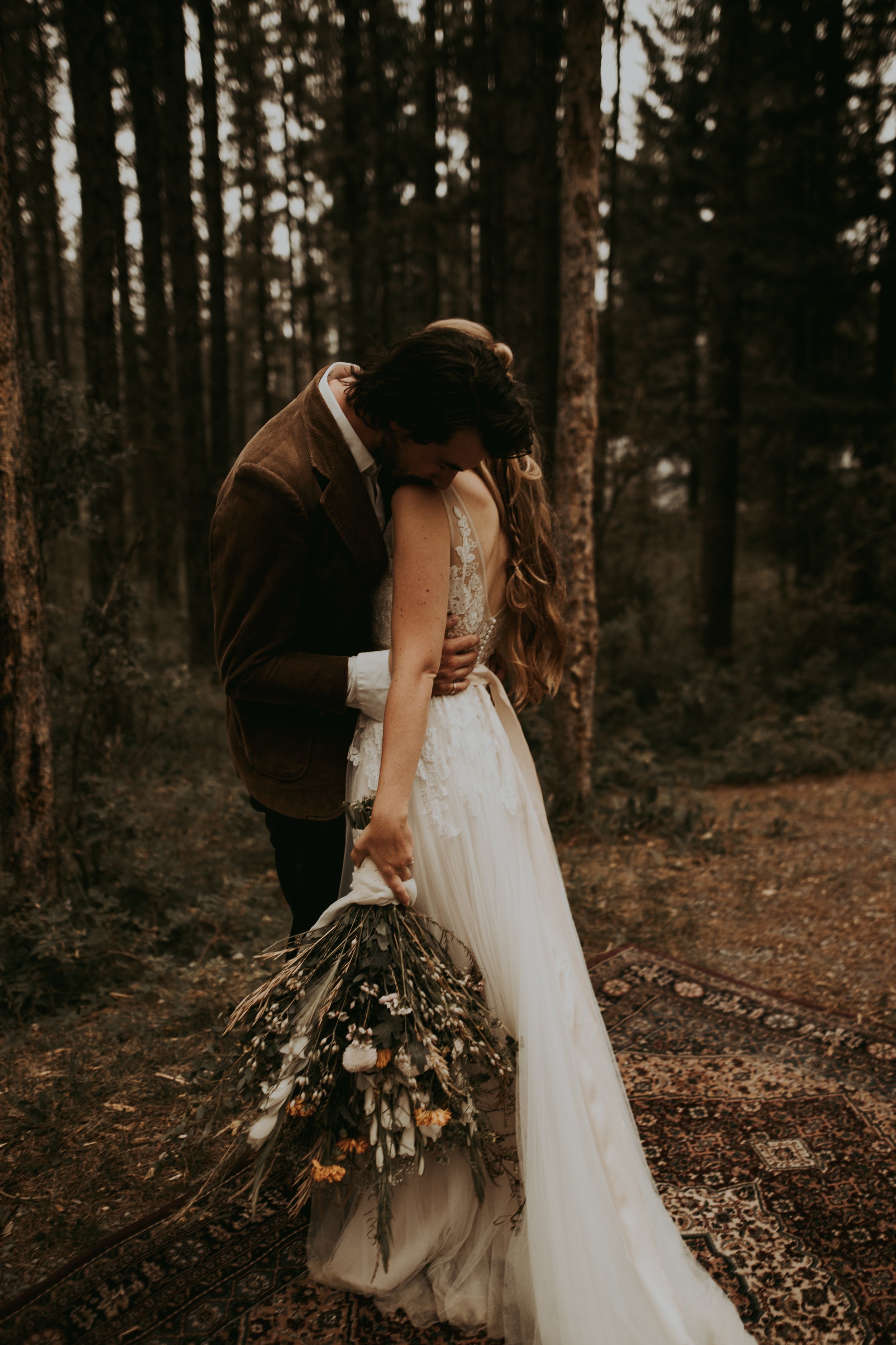   #banffelopement #banffphotographer #banffelopementphotographer #banffproposal #bohoweddinginspiration #banffceremonylocation #outdoormountianweddinglocation  