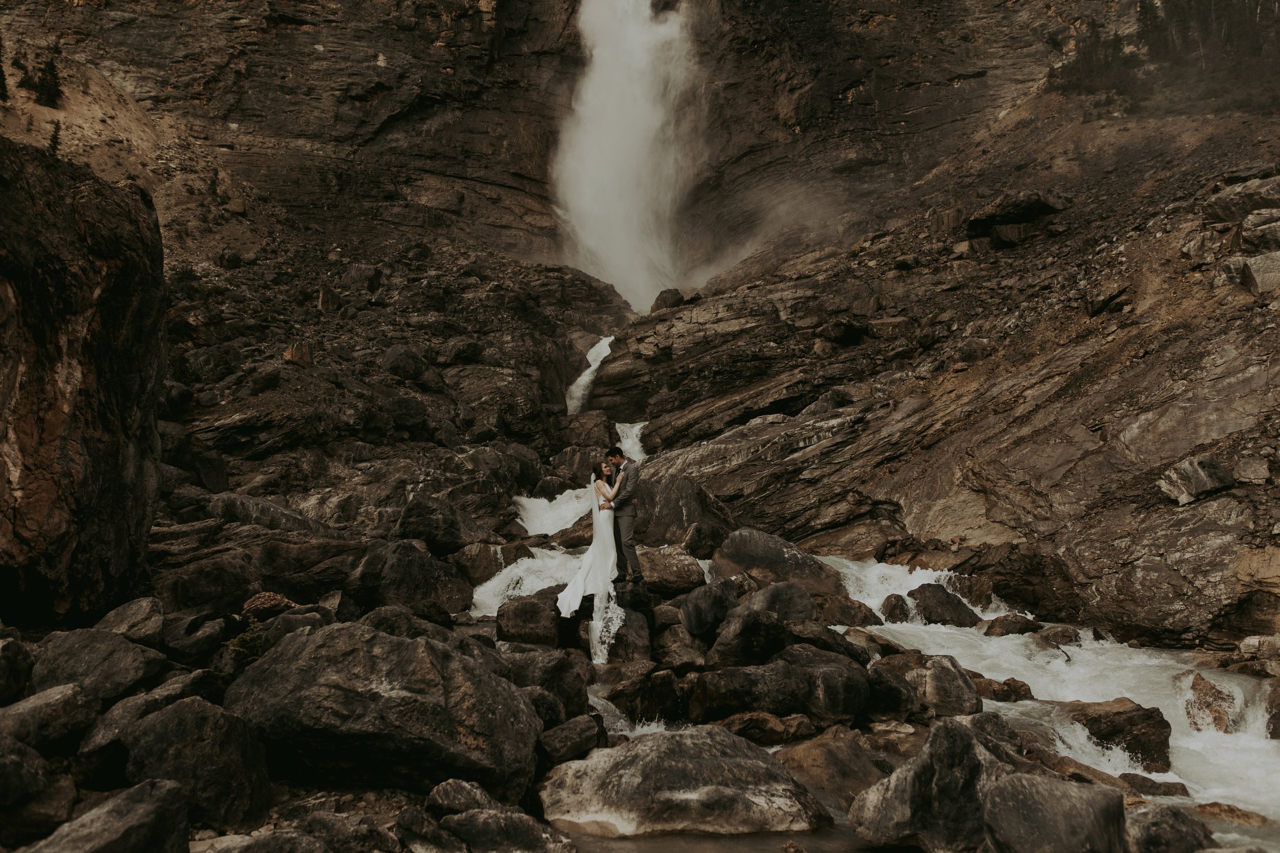 Takkawakka elopement, Waterfall elopement Banff