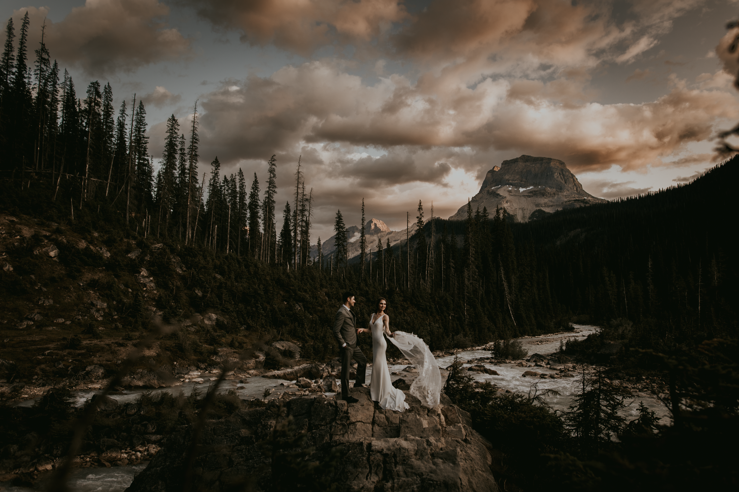 Takkakkaw falls elopement, takkakkaw falls wedding, waterfall elopement banff, Banff waterfall