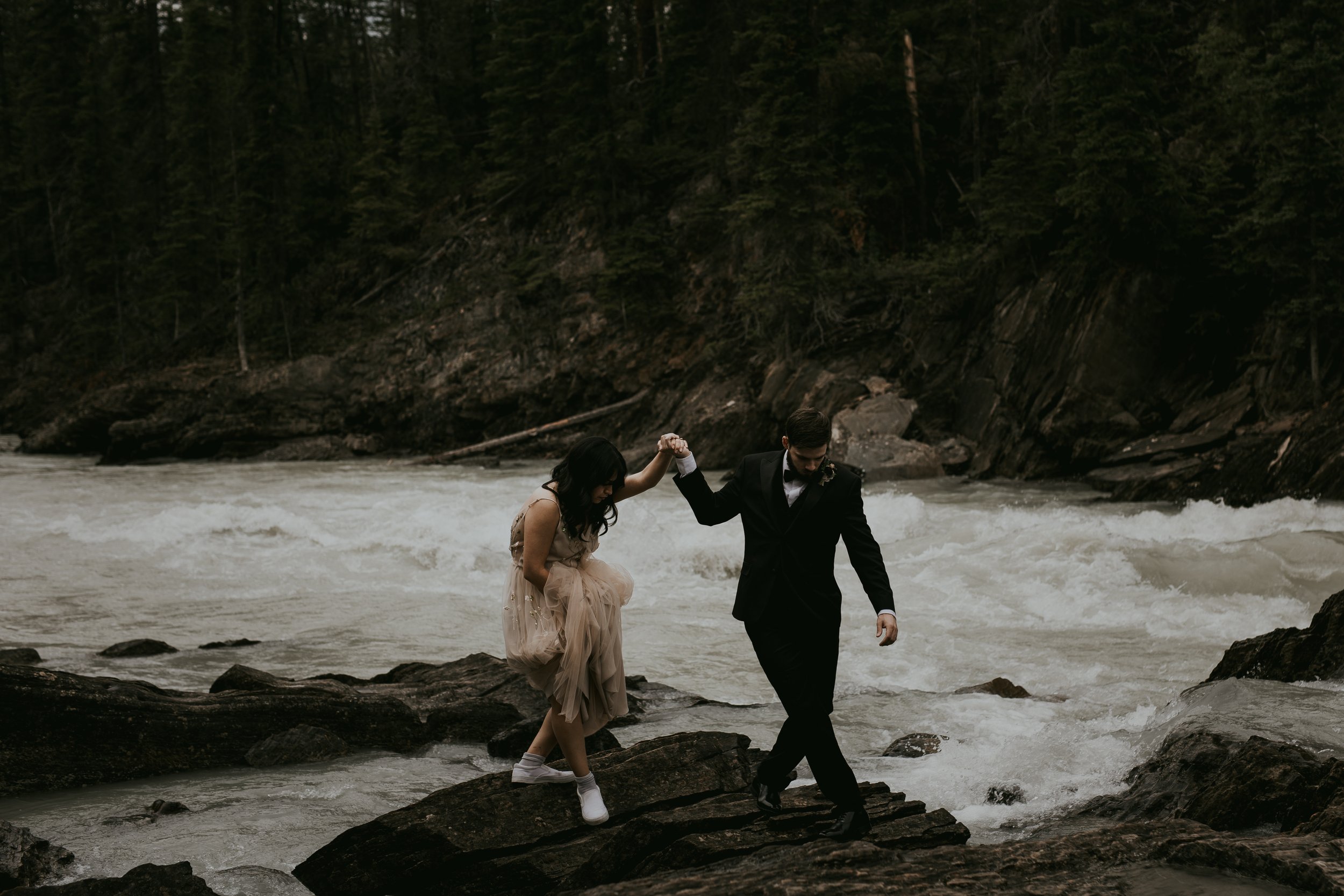 Banff elopmeent, emerald lake wedding, emerald lake lodge, bc elopmeent, kelowna elopement, kelowna wedding, banff wedding photogrpahber, canmore elopmeent-34.jpg