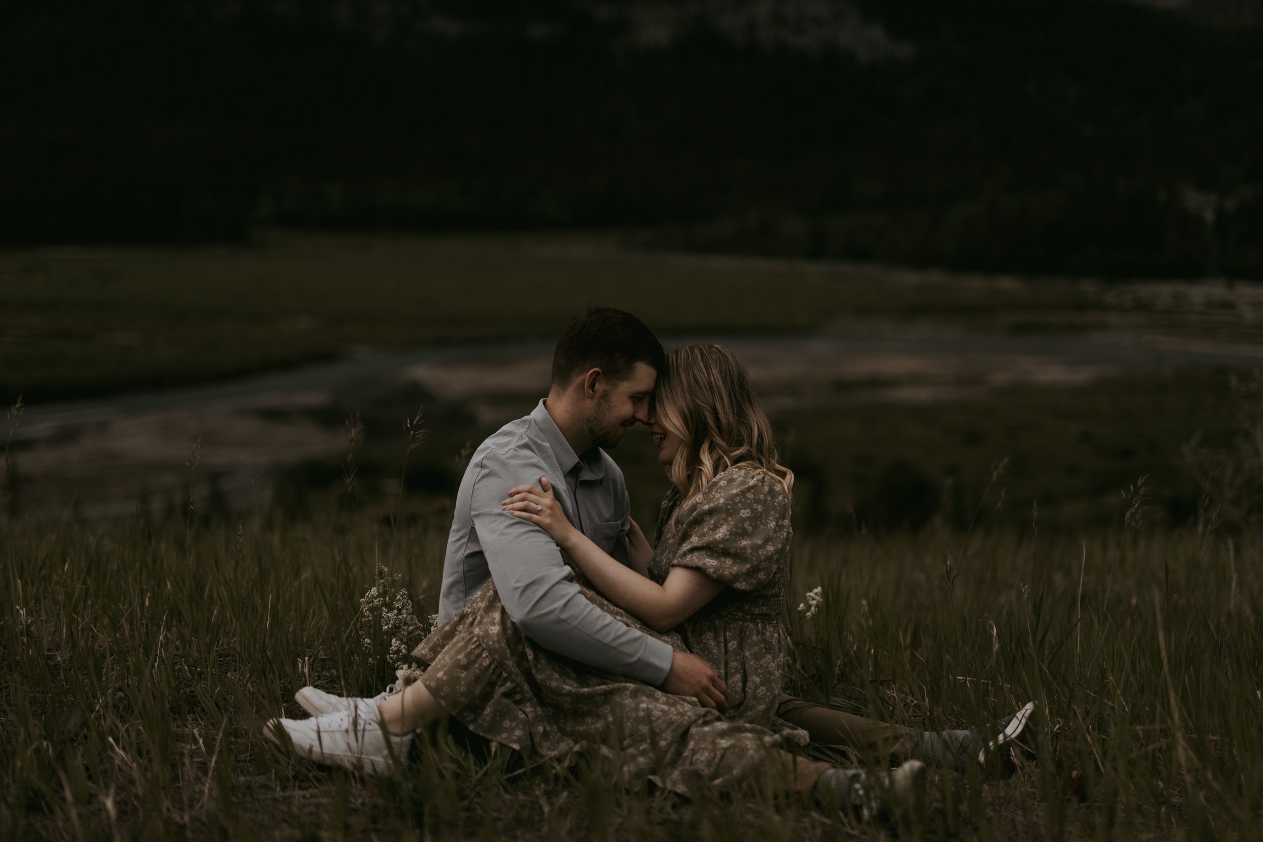 Banff Engagement photos, Banff engagement session, Banff couples photos, Photographer in Banff, Calgary engagement Session, Calgary Photographer