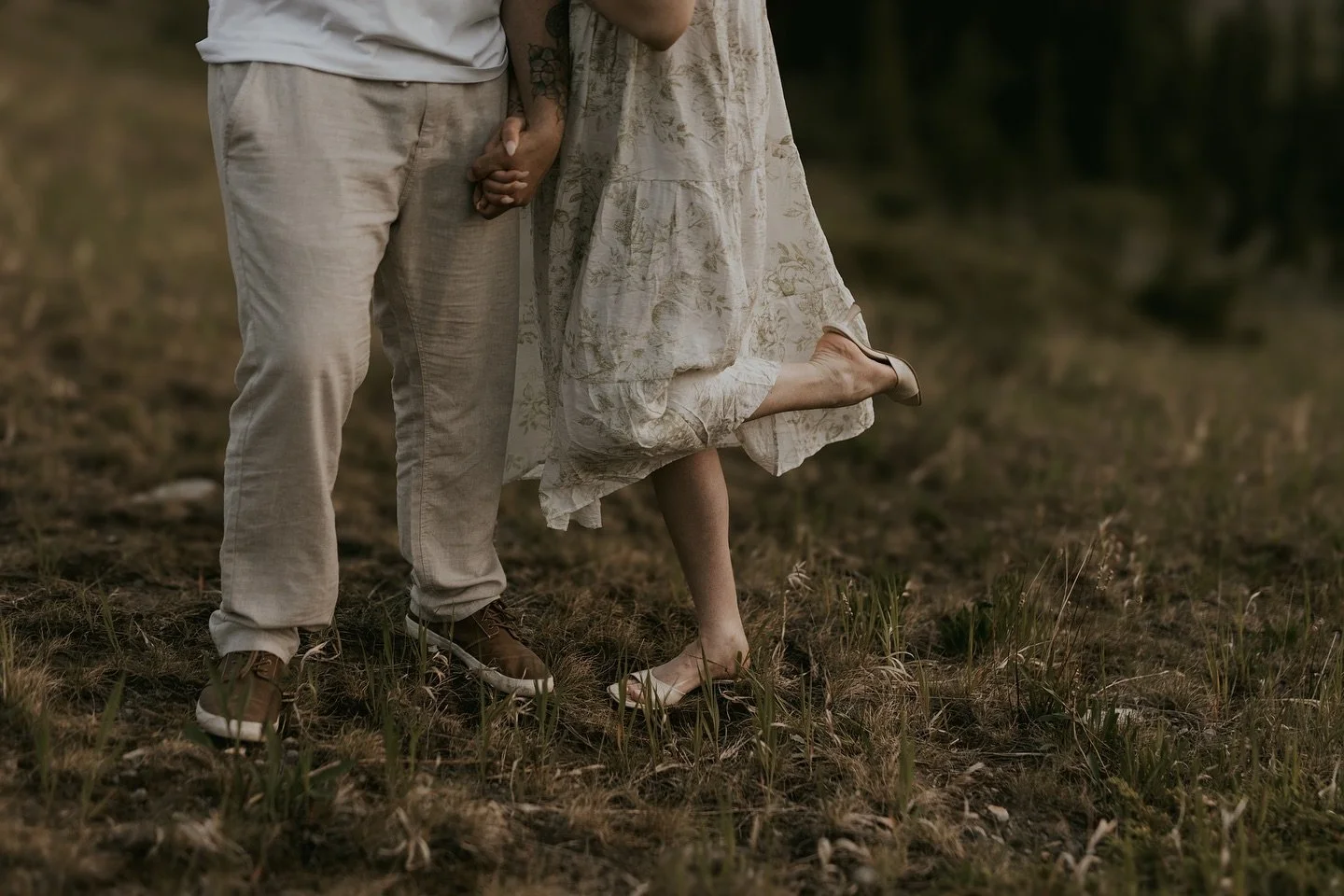 Popping into share from this sweet sunset engagement session near Banff from this summer! Goodness do I have loads of sharing to catch up on. So so, many love stories I&rsquo;ve been documenting. 🥹

#banffphotographer #banffproposal #banffproposalph