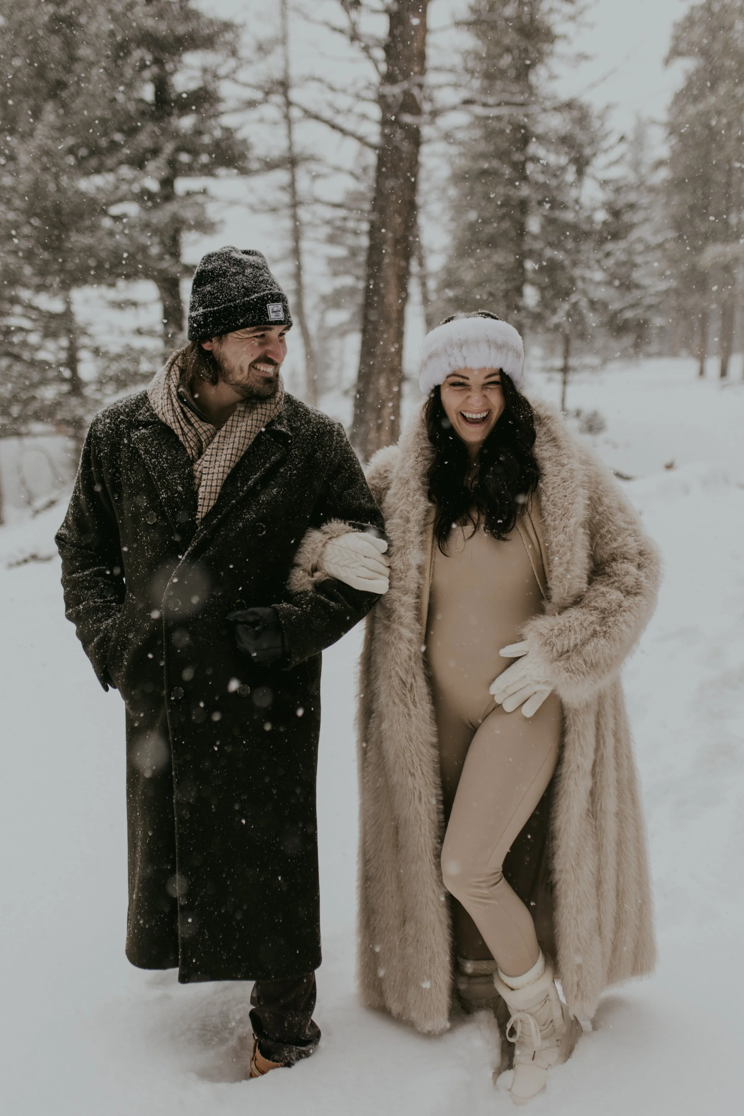 Winter Maternity Photos in Banff &amp; Rockies (2026 Guide + Tips)