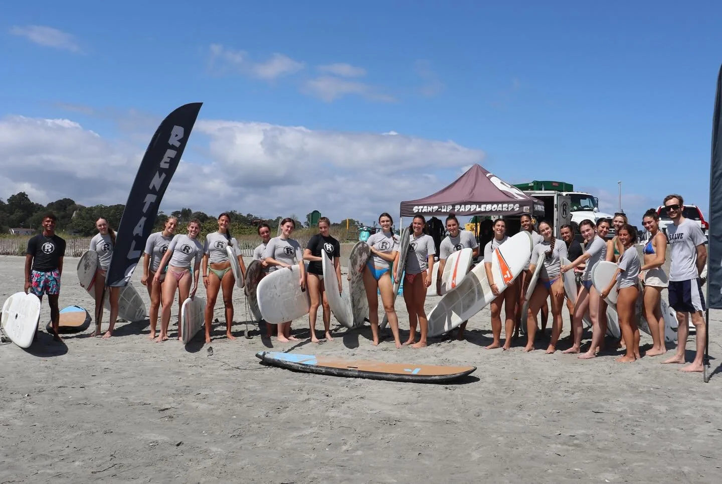 🏐🌊 We had an awesome time hosting the Salve Regina Volleyball Team for a surf session before their season kicks off!  From spikes to surfboards, this crew brought the energy and stoke 🤙🏼⚡️

@salve_volleyball 
@salveregina