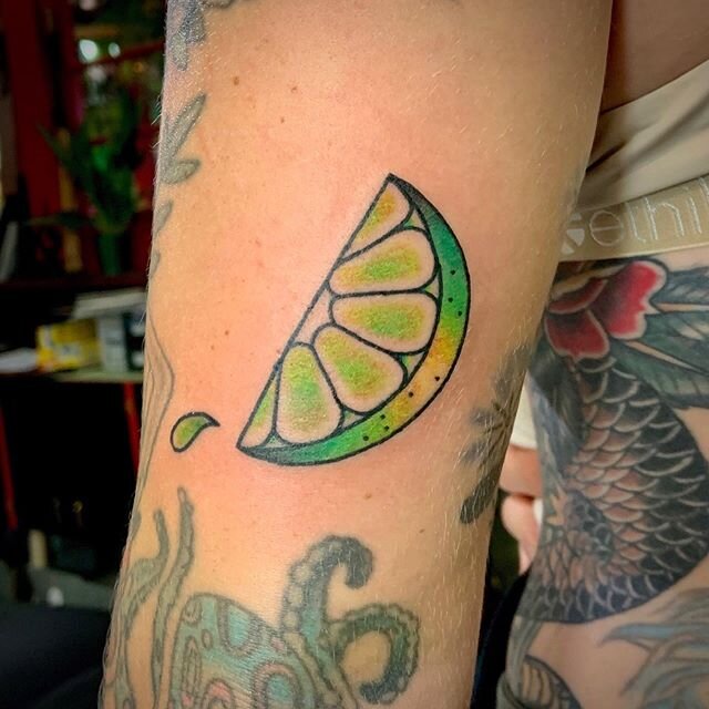 Lime slice by @jonbenetsghost 🍈 #tigerlilytattoo #tattoo #tigerlily #limetattoo #quarantine #stayhome #portlandtattoo #pdxtattoo #tttism