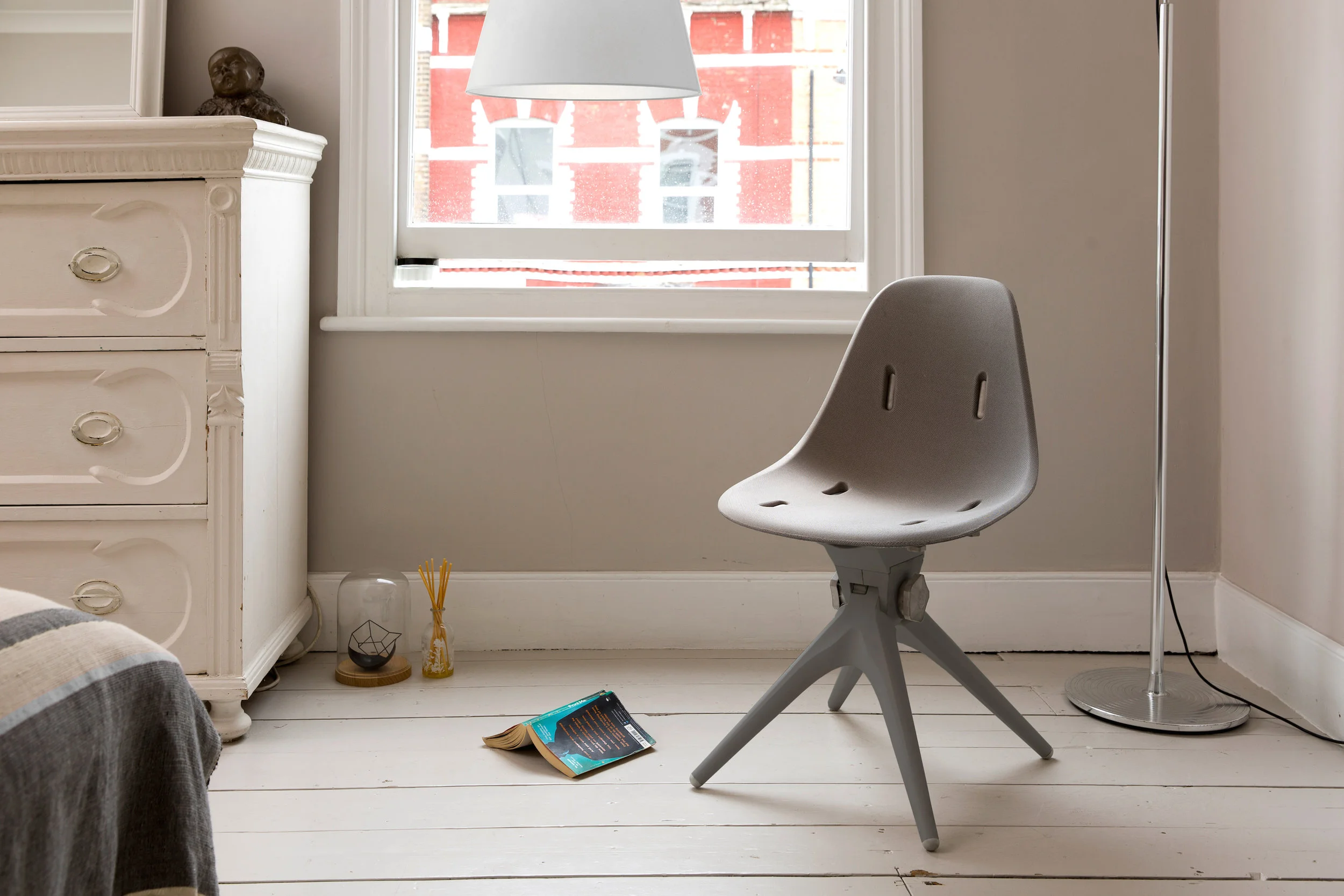 Pentatonic AirTool Chair, SRPX seat bedroom view.jpg