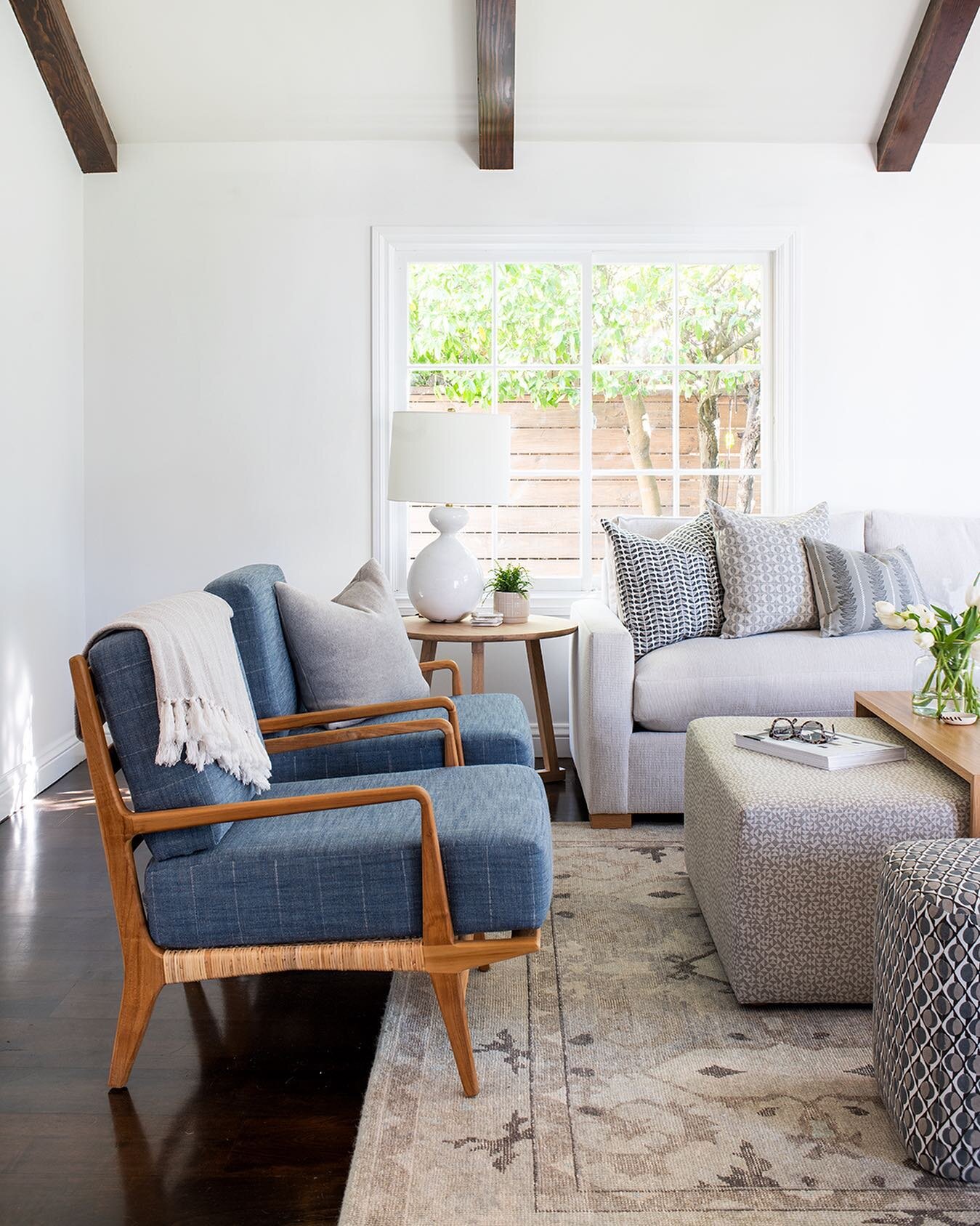 Cozy living room at our Lunada Bay project with all of my favorite fabrics. 

Interiors @juliedonovandesign
Photo @laurenpressey 

#interior #homedecor #decor #interiors #homedesign #furniture #decoration #interiordecor #interiorstyling #interior4all
