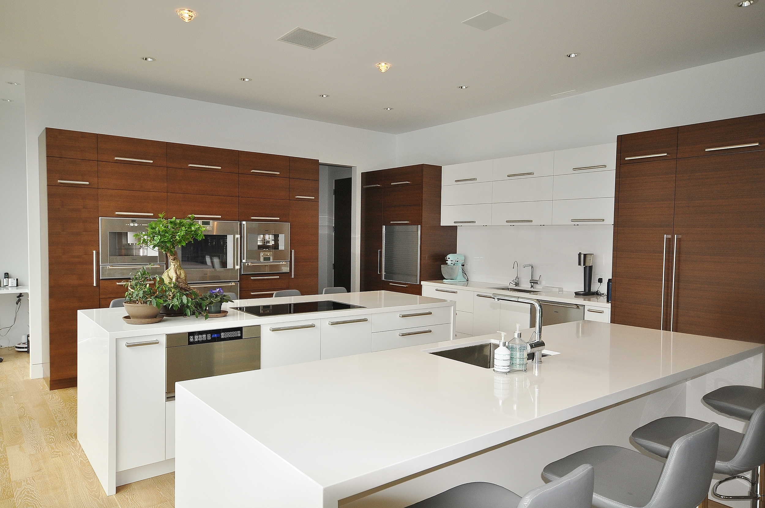 modern-walnut-high-gloss-white-kitchen-cabinetry.JPG