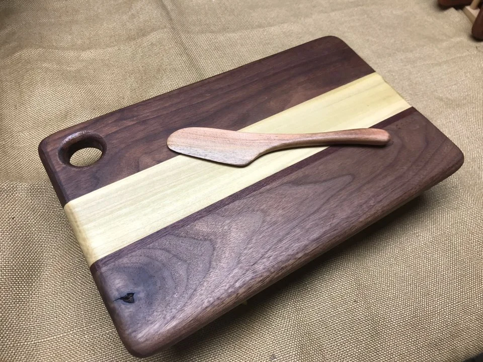 빵도마와 버터나이프.jpeg