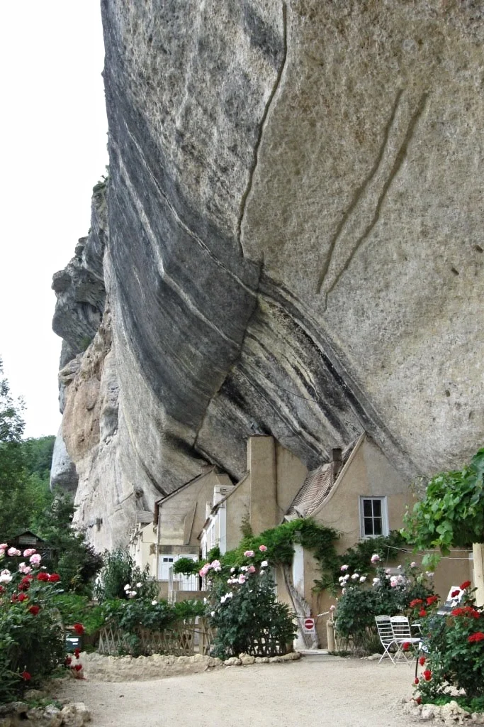 Approaching the Grotte du Grand Roc