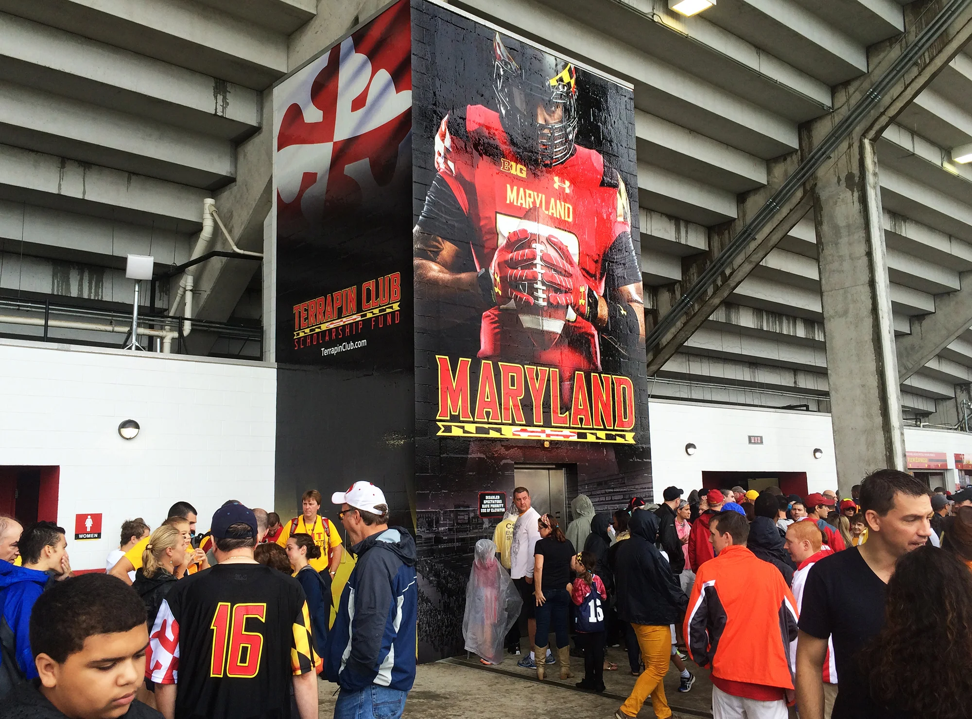 univeristy-of-maryland-textured-surface-wall-graphic-cc-lg.jpg