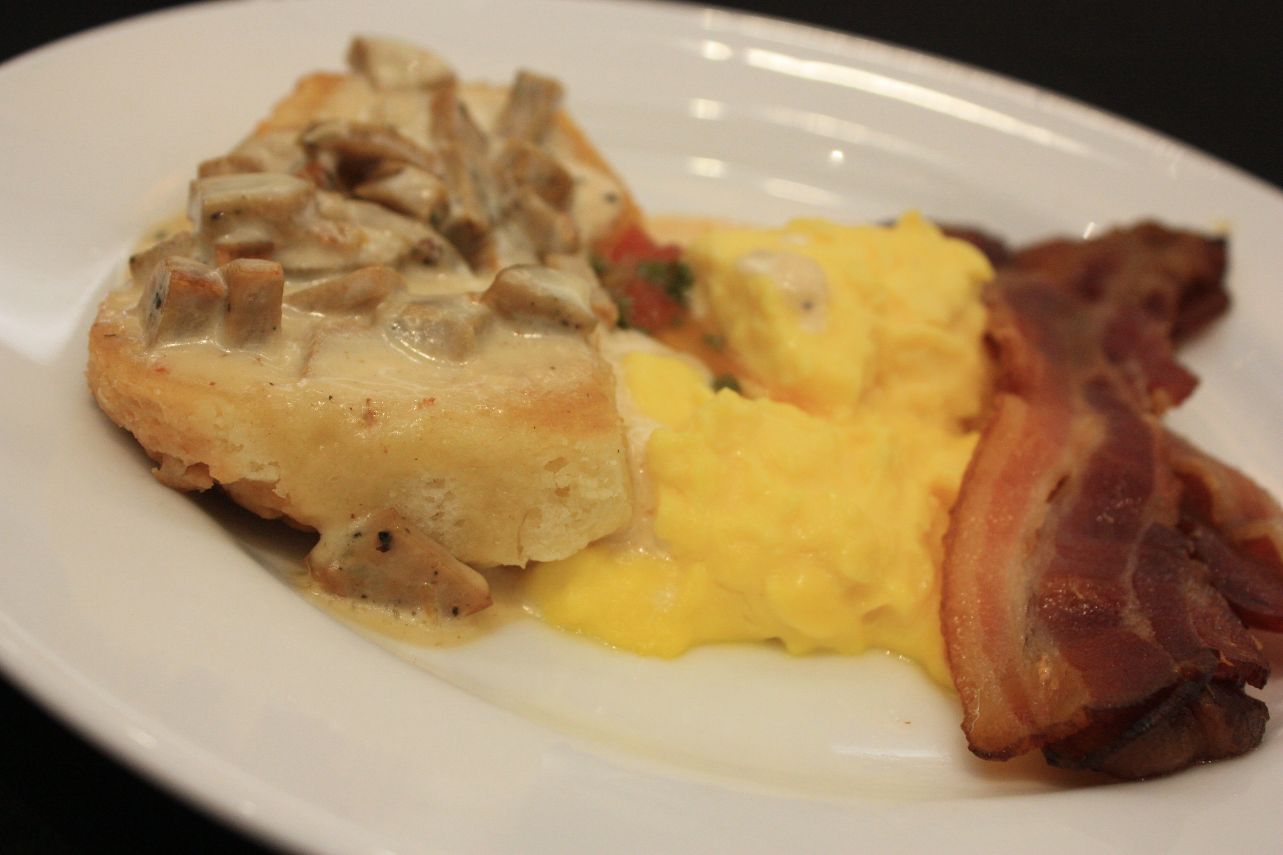 Sausage and gravy, eggs and bacon! Thanks to Dia & Co for sponsoring this Blogger Brunch on Day 2!