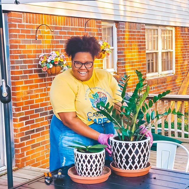 👏🏽THE 👏🏽DAY👏🏽I'VE 👏🏽HAD👏🏽
.
.
Head to my stories to see the full day...it's a doozy, but at least it ended with me repotting and loving on my plants. I even included the video of these repots in my stories too! Hope your Saturday wasn't as 