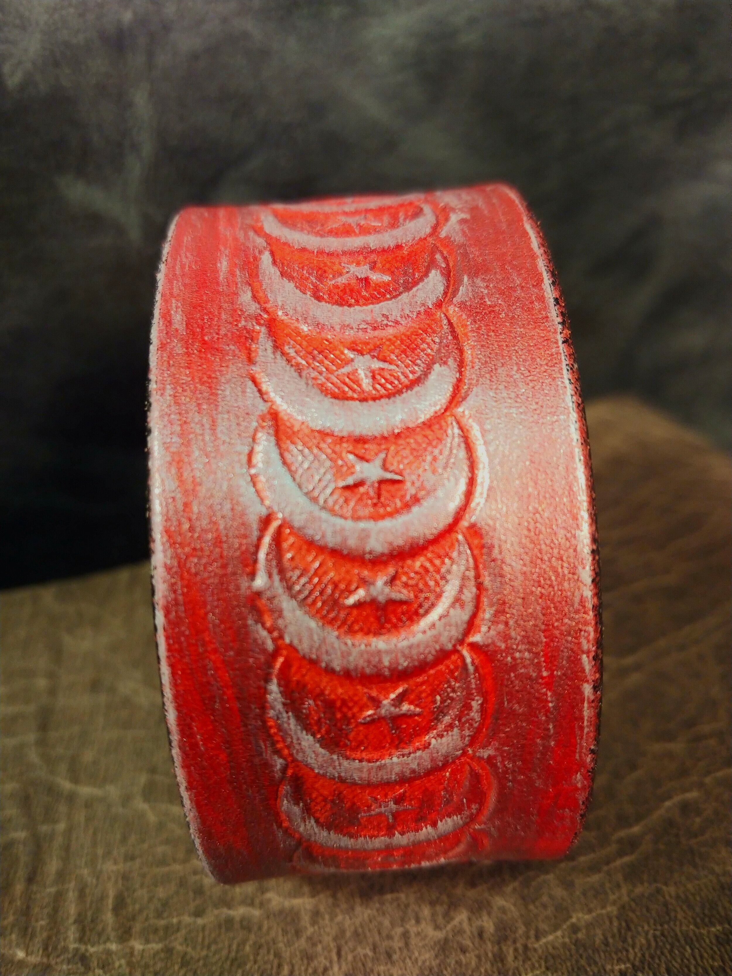 red+silver+moon+snap+bracelet+close.jpg