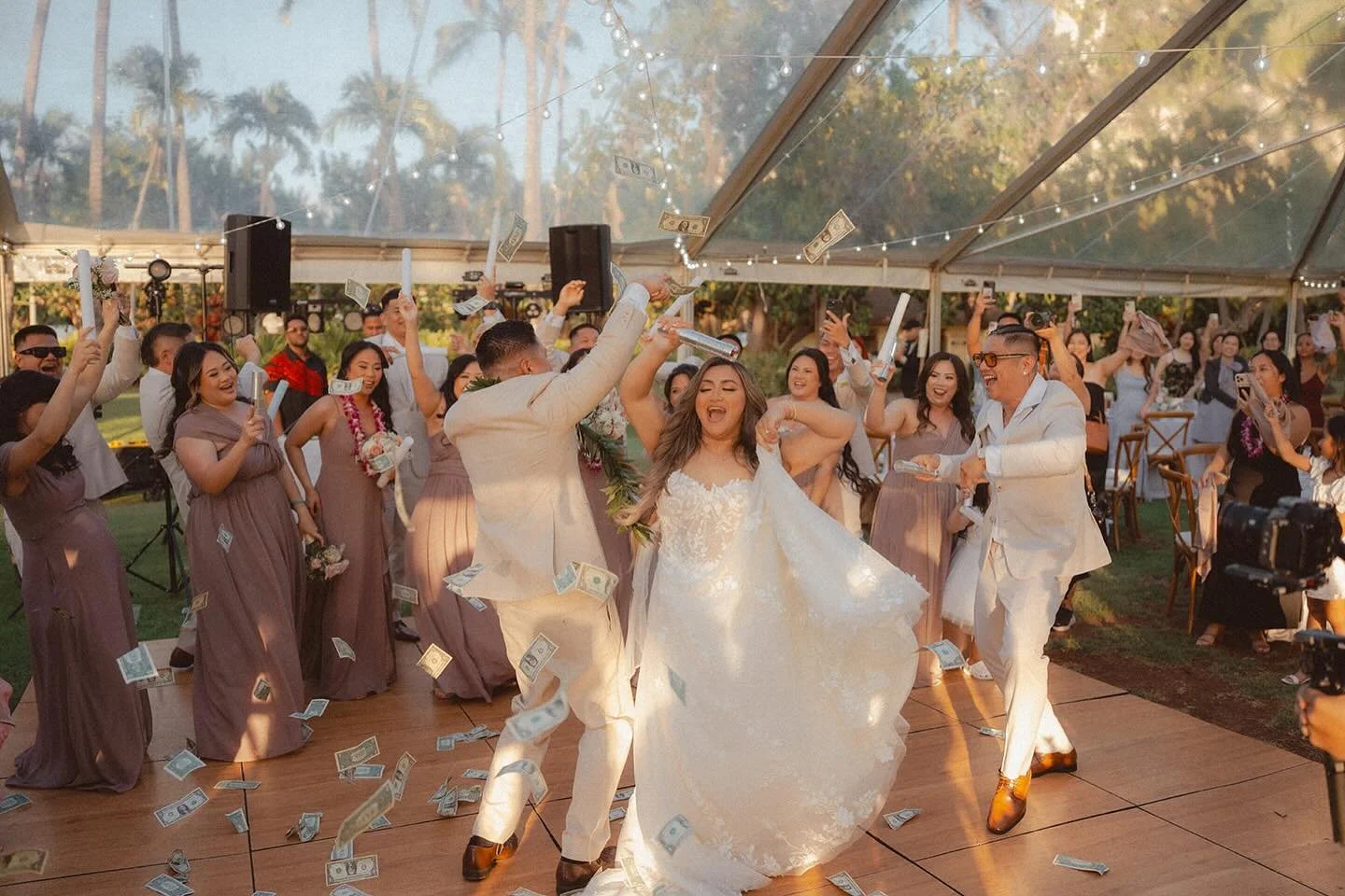 The dance floor doesn&rsquo;t come alive by accident. It happens when the DJ reads the room, builds the energy, and creates moments that feel electric. ⚡ That&rsquo;s the magic we aim for every single event.
💬 Drop a 🔥 if you&rsquo;ve been on a dan