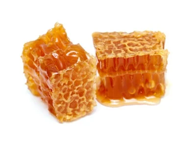 Honey oozing from wax comb. ©Getty Images